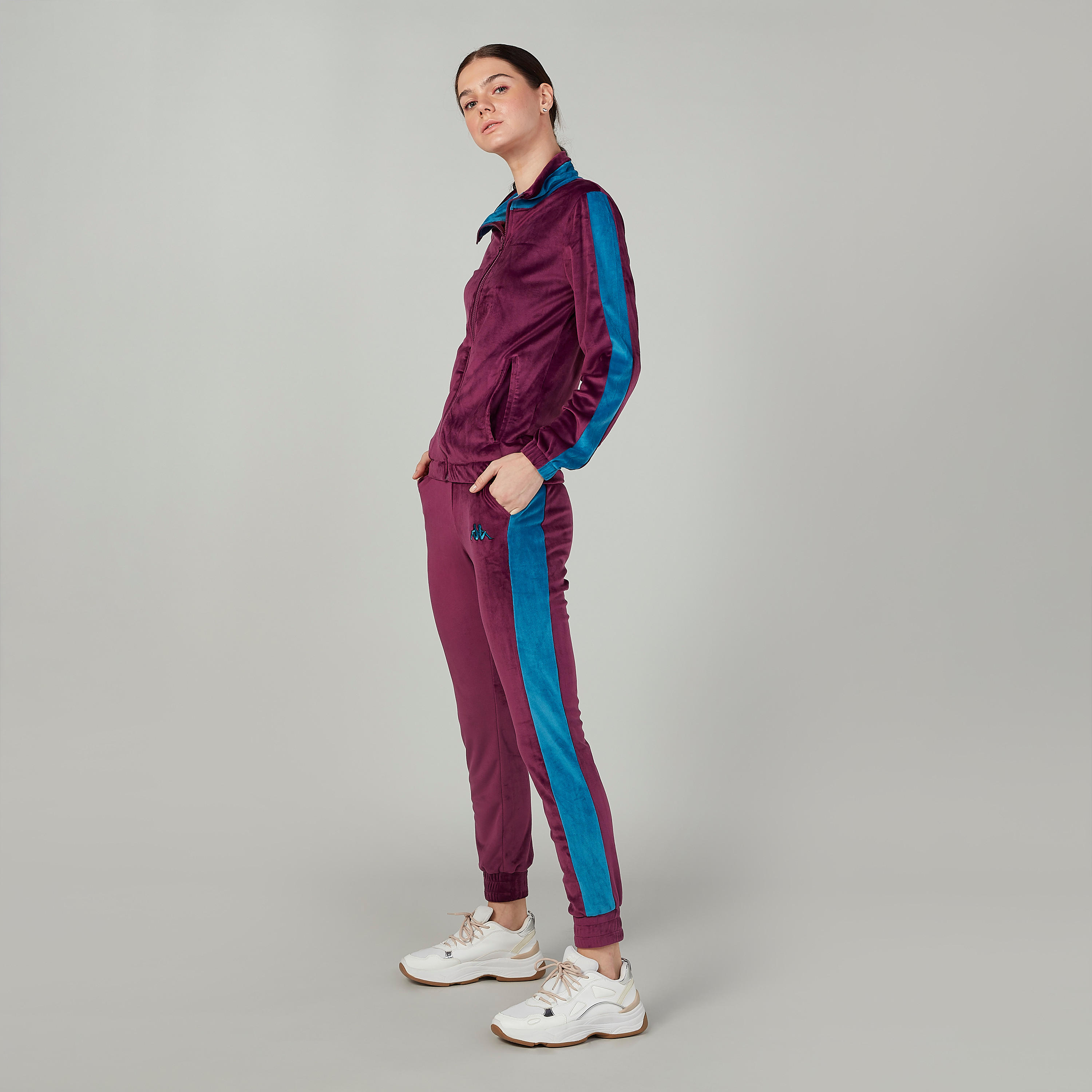 بنطلون رياضي مستدام بارز الملمس بجيوب وطبعات من كابا-women-clothing-sportswearandactivewear-bottoms-image-2
