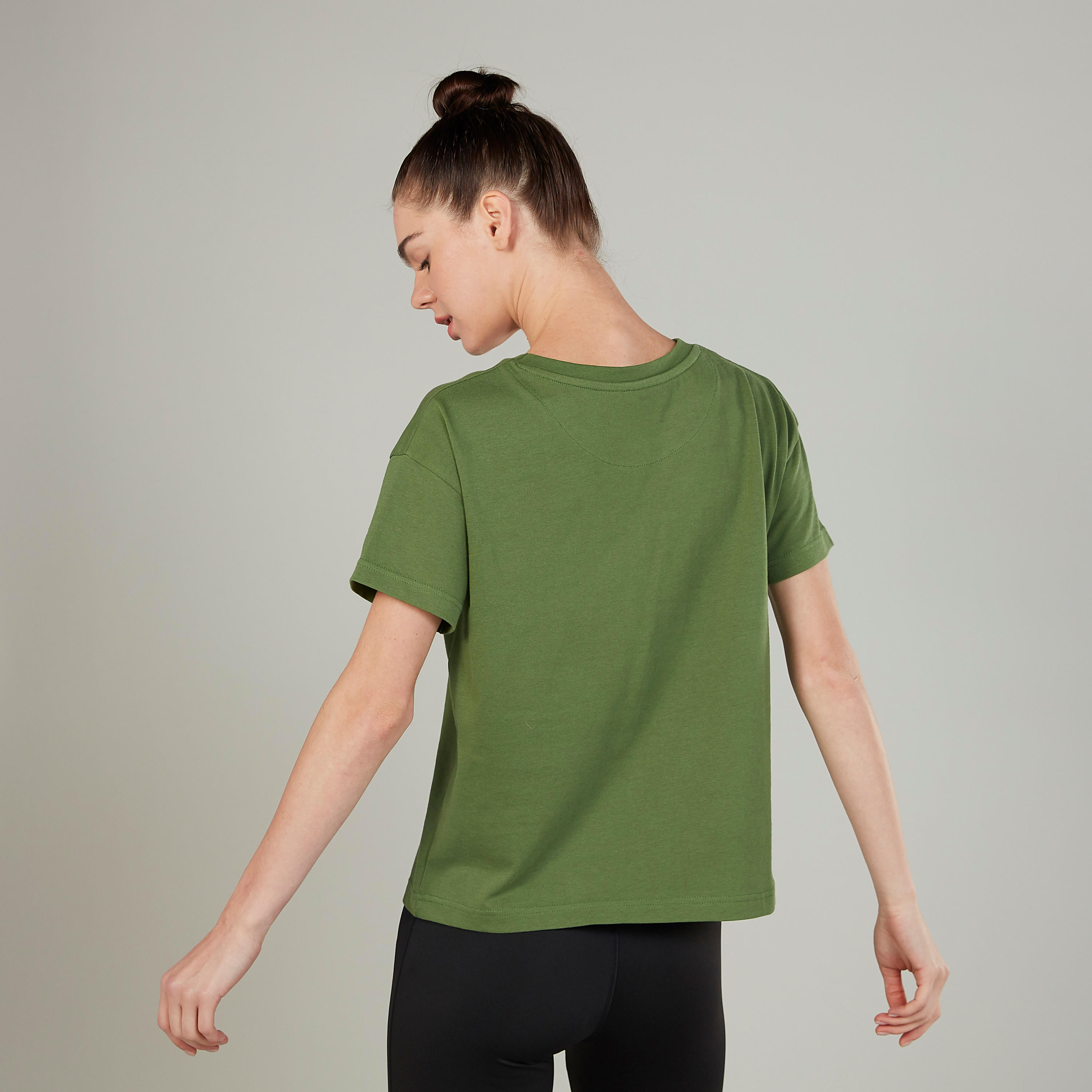 تيشيرت بياقة مستديرة وأكمام قصيرة وطبعات من كابا-women-clothing-tshirts-image-4