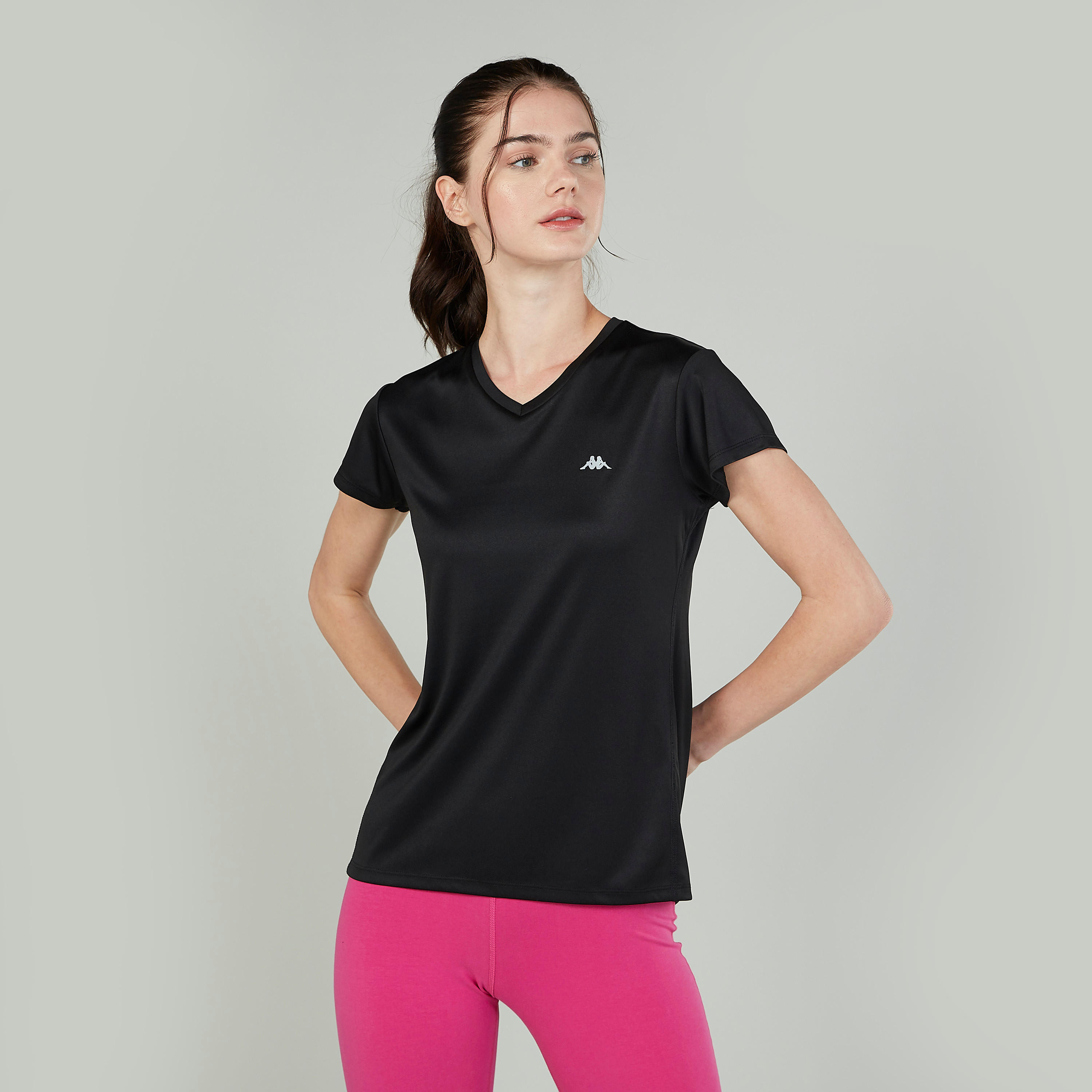 تيشيرت بارز الملمس بياقة V وأكمام قصيرة من كابا-women-clothing-sportswearandactivewear-tshirtsandvests-image-1