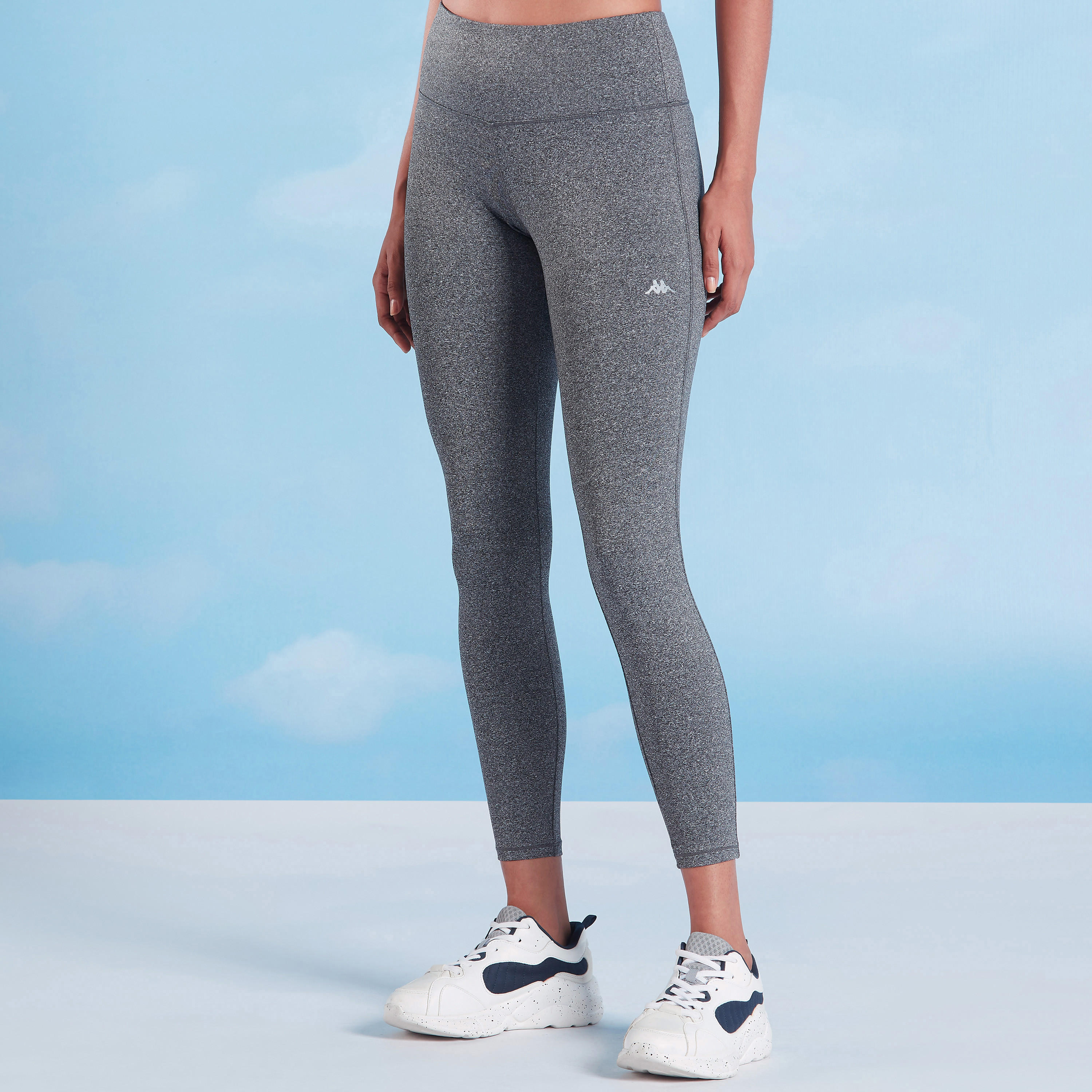 بنطلون ليقنز سادة قصير بخصر مطّاطي من بوسيني-women-clothing-sportswearandactivewear-bottoms-image-1