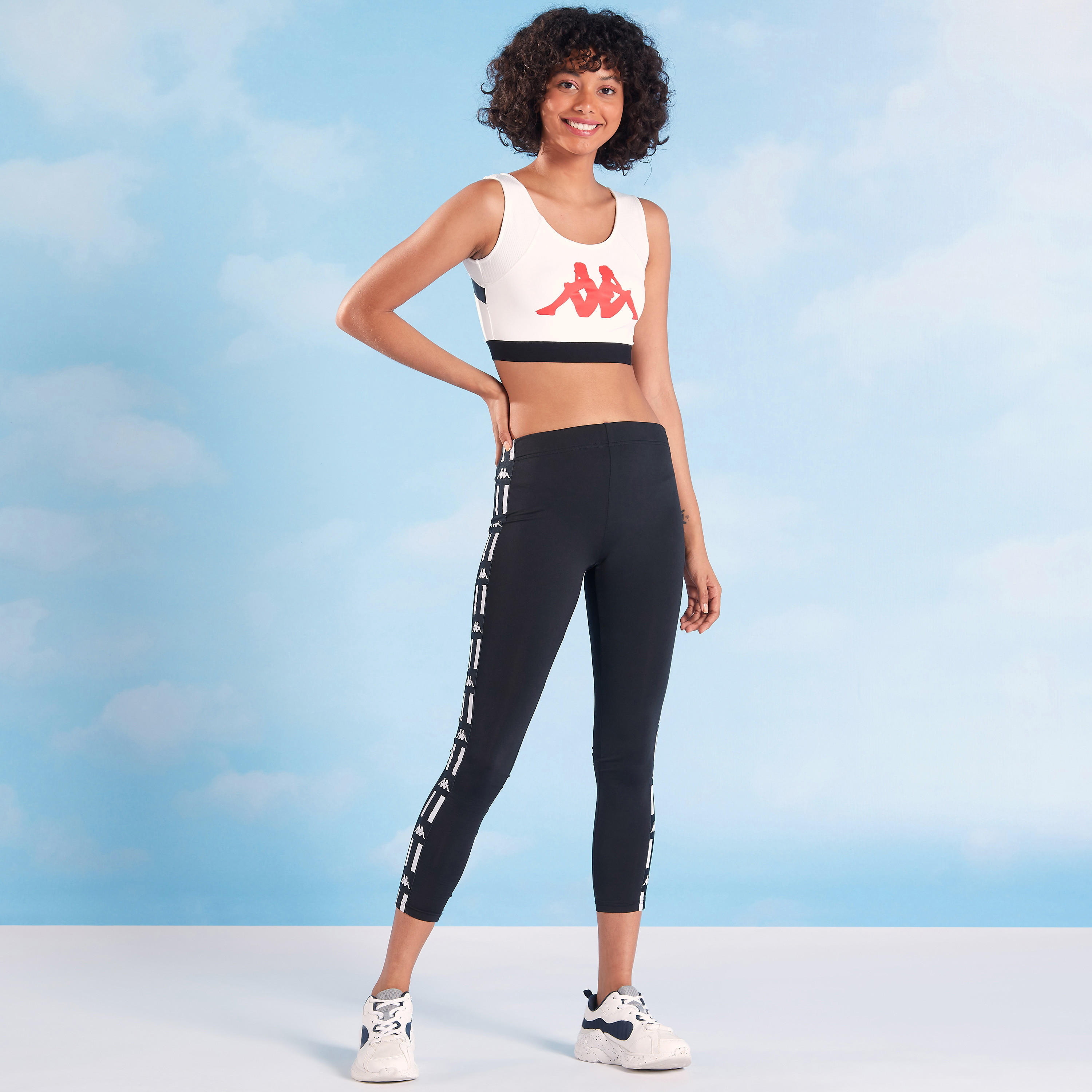 صدريّة رياضية بياقة عميقة و طبعات من كابا-sports-women-clothing-sportsbras-image-2