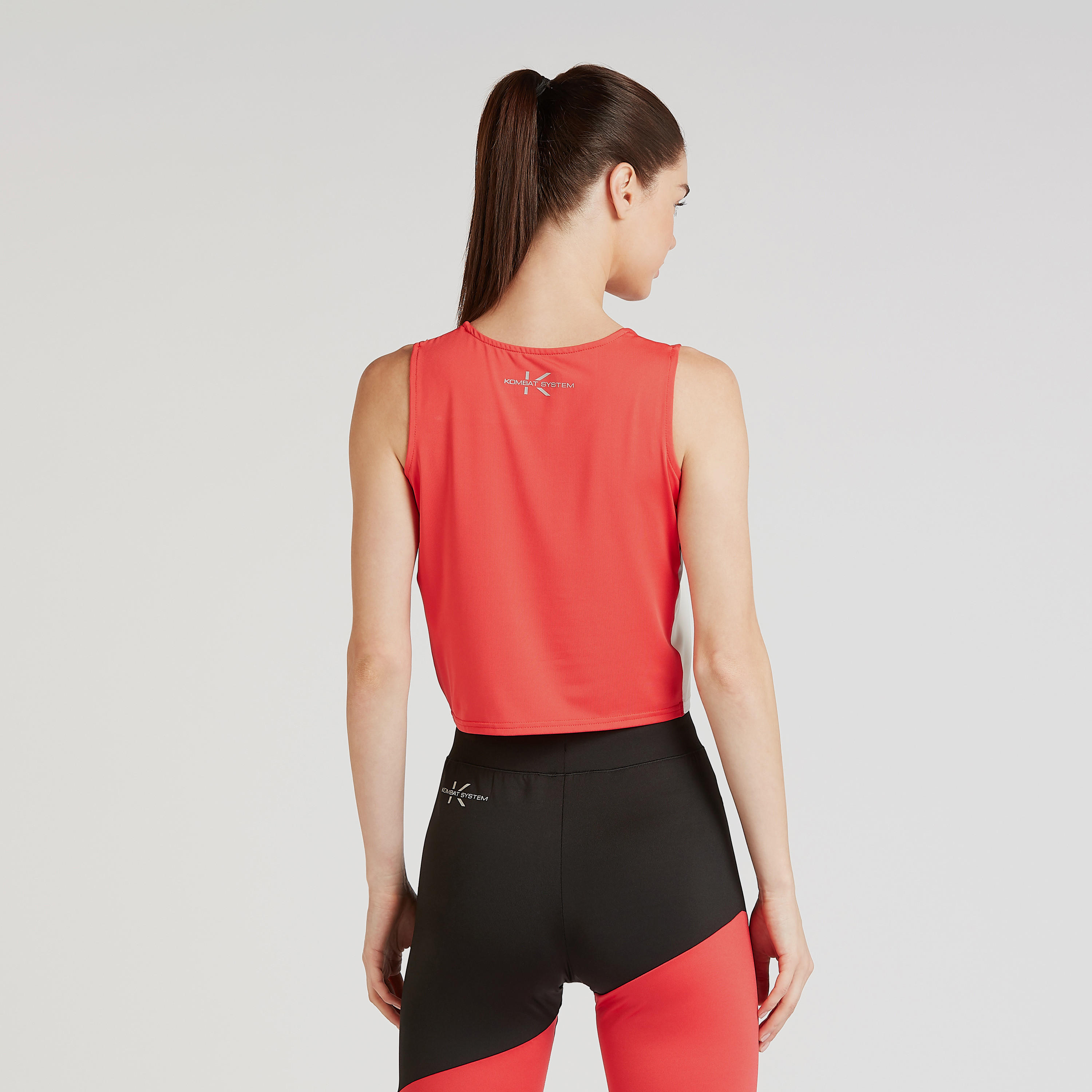 بلوزة قصيرة مخططة بياقة عميقة دون أكمام من كابا-women-clothing-sportswearandactivewear-tshirtsandvests-image-4