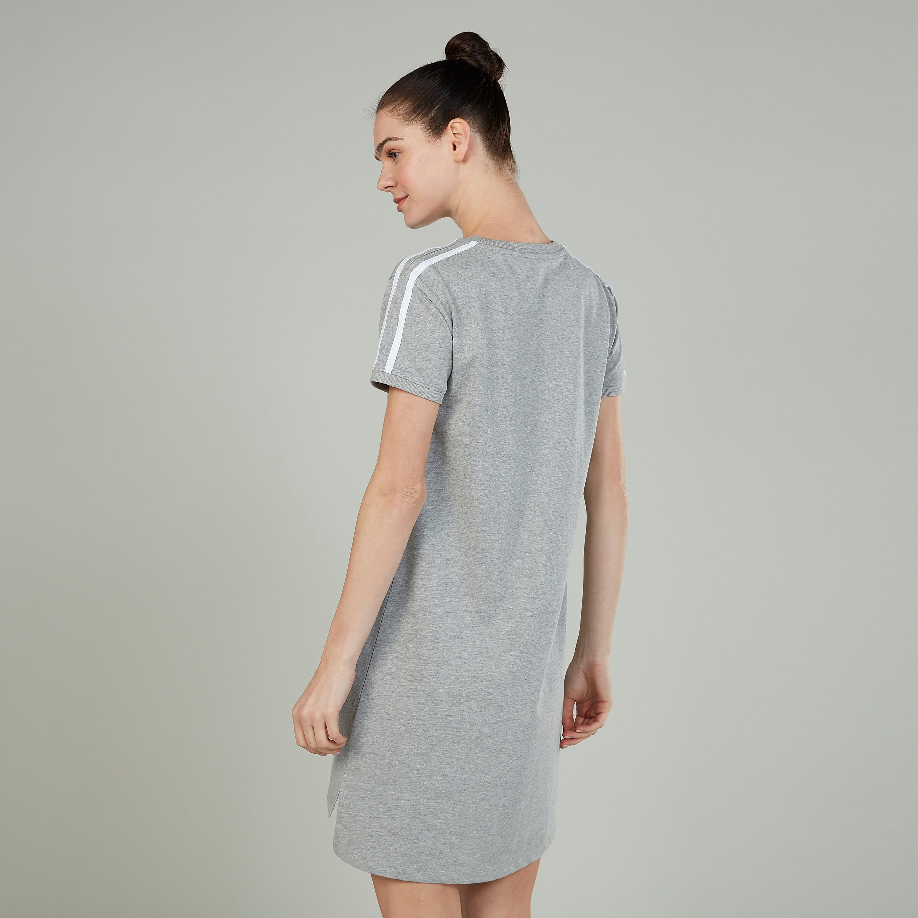 فستان ميدي سادة بياقة مستديرة وأكمام قصيرة من كابا-women-clothing-dresses-image-4
