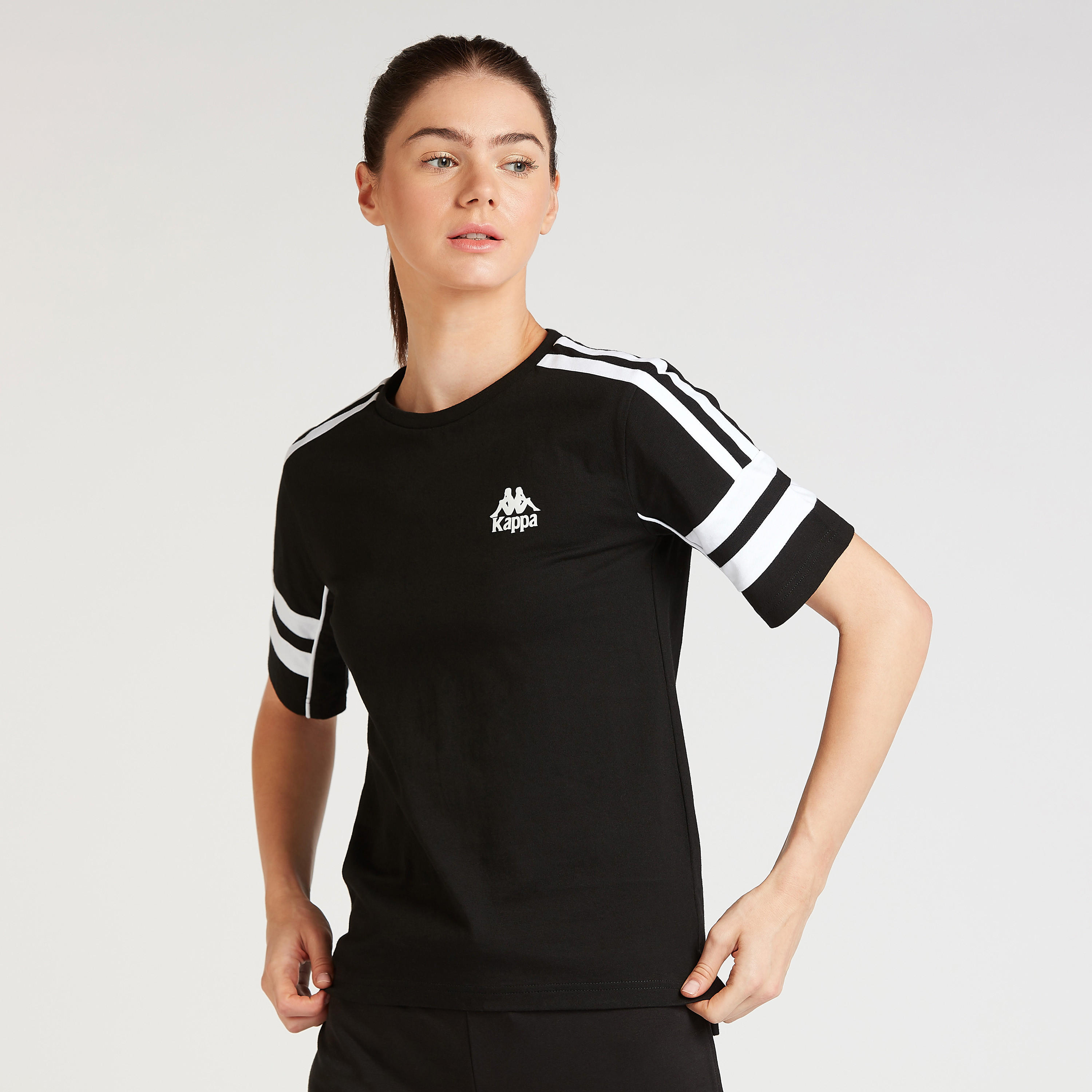 تيشيرت بياقة ضيّقة وأكمام قصيرة تفاصيل شريط من كابا-women-clothing-sportswearandactivewear-tshirtsandvests-image-1