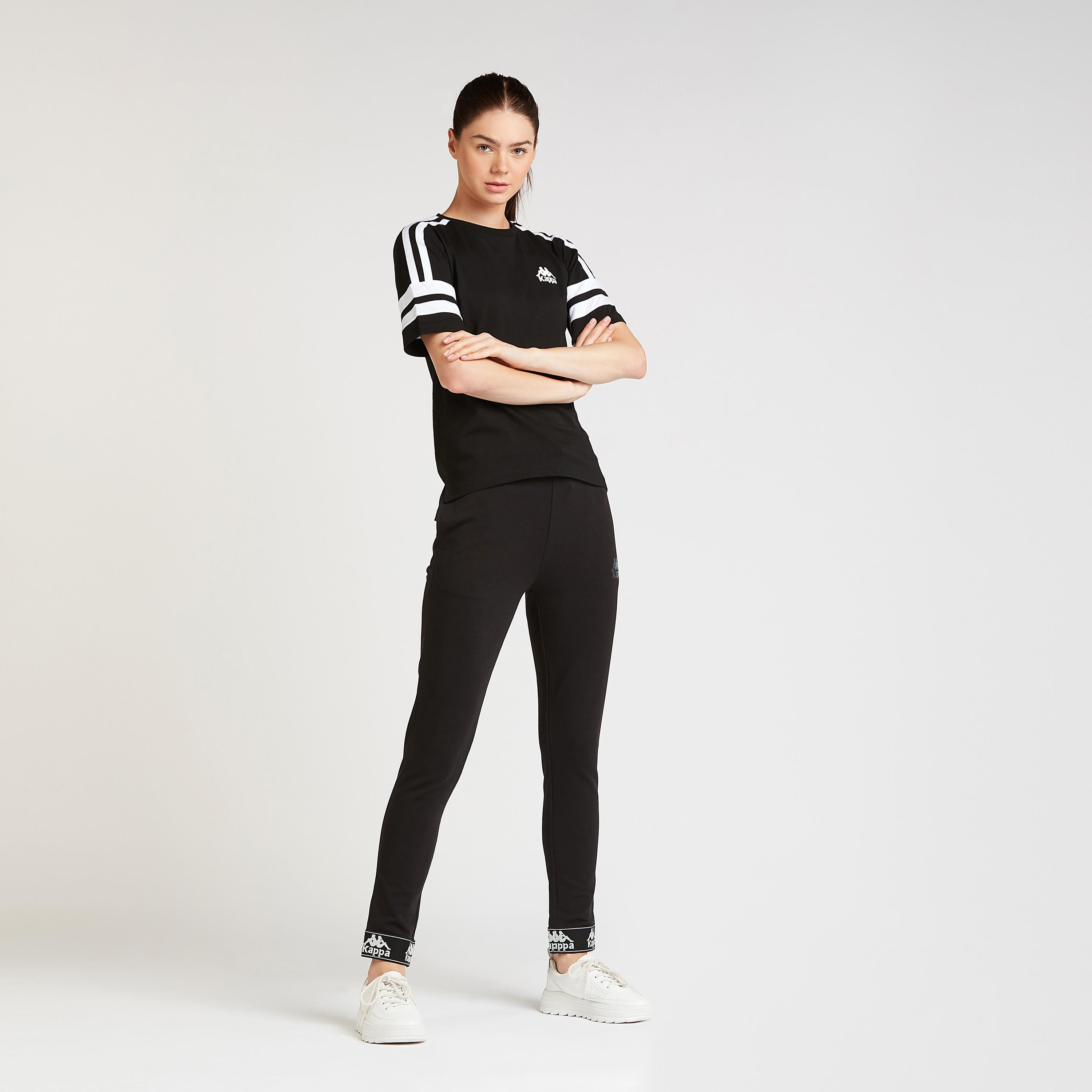 تيشيرت بياقة ضيّقة وأكمام قصيرة تفاصيل شريط من كابا-women-clothing-sportswearandactivewear-tshirtsandvests-image-2