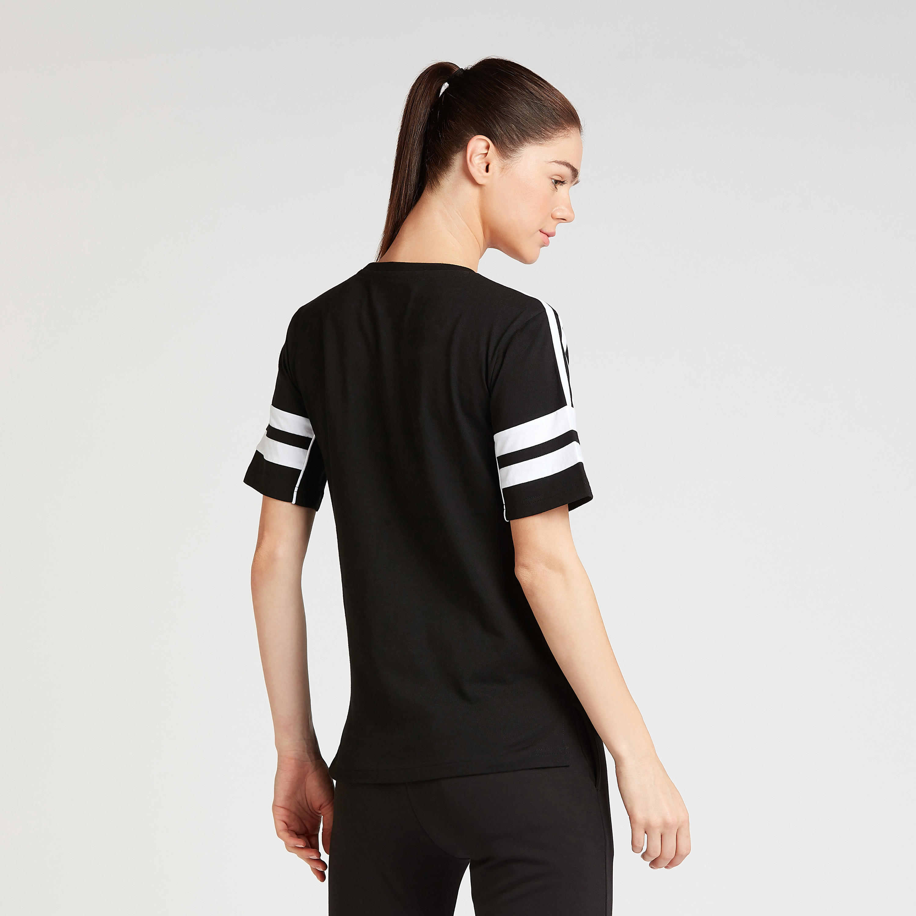 تيشيرت بياقة ضيّقة وأكمام قصيرة تفاصيل شريط من كابا-women-clothing-sportswearandactivewear-tshirtsandvests-image-4