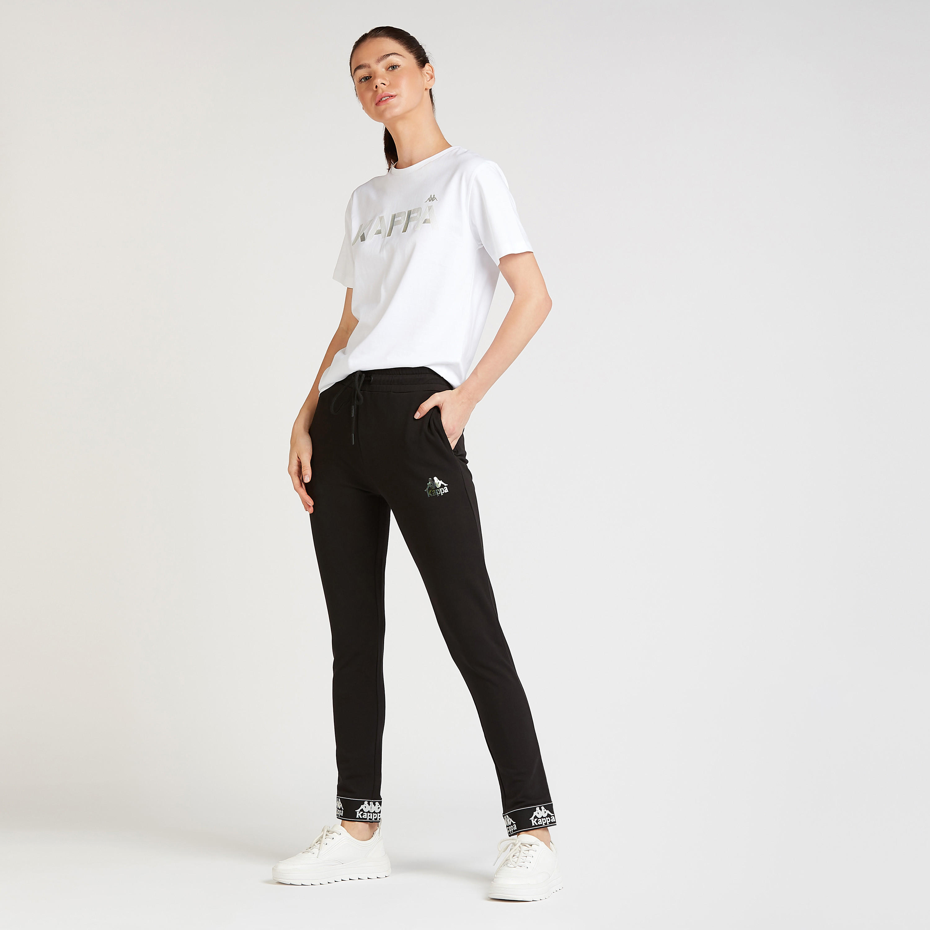 تيشيرت بياقة ضيّقة وأكمام قصيرة وطبعات من كابا-women-clothing-sportswearandactivewear-tshirtsandvests-image-2
