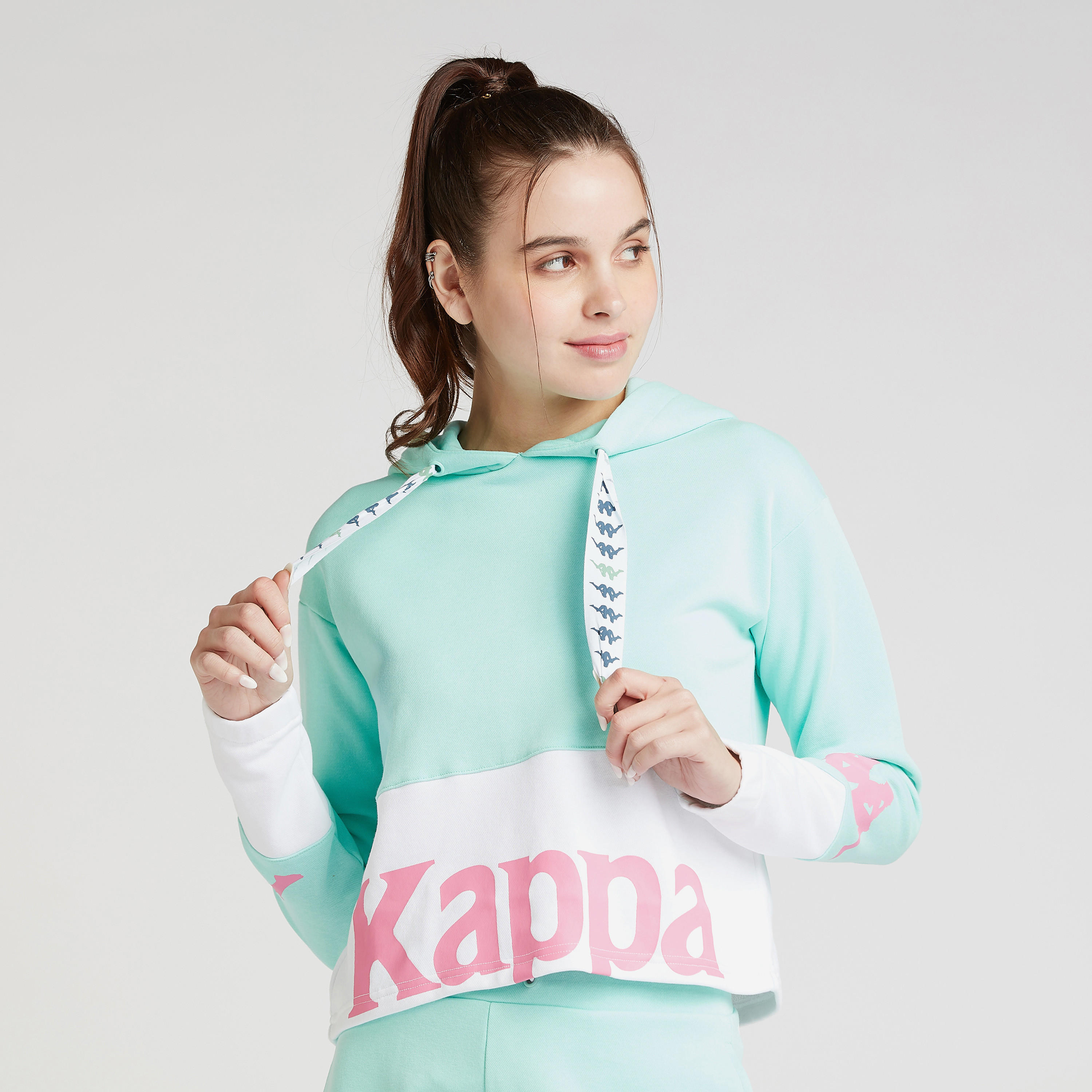 هودي بأكمام طويلة وقبعة وطبعات من كابا-women-clothing-sportswearandactivewear-hoodiesandsweatshirts-image-1