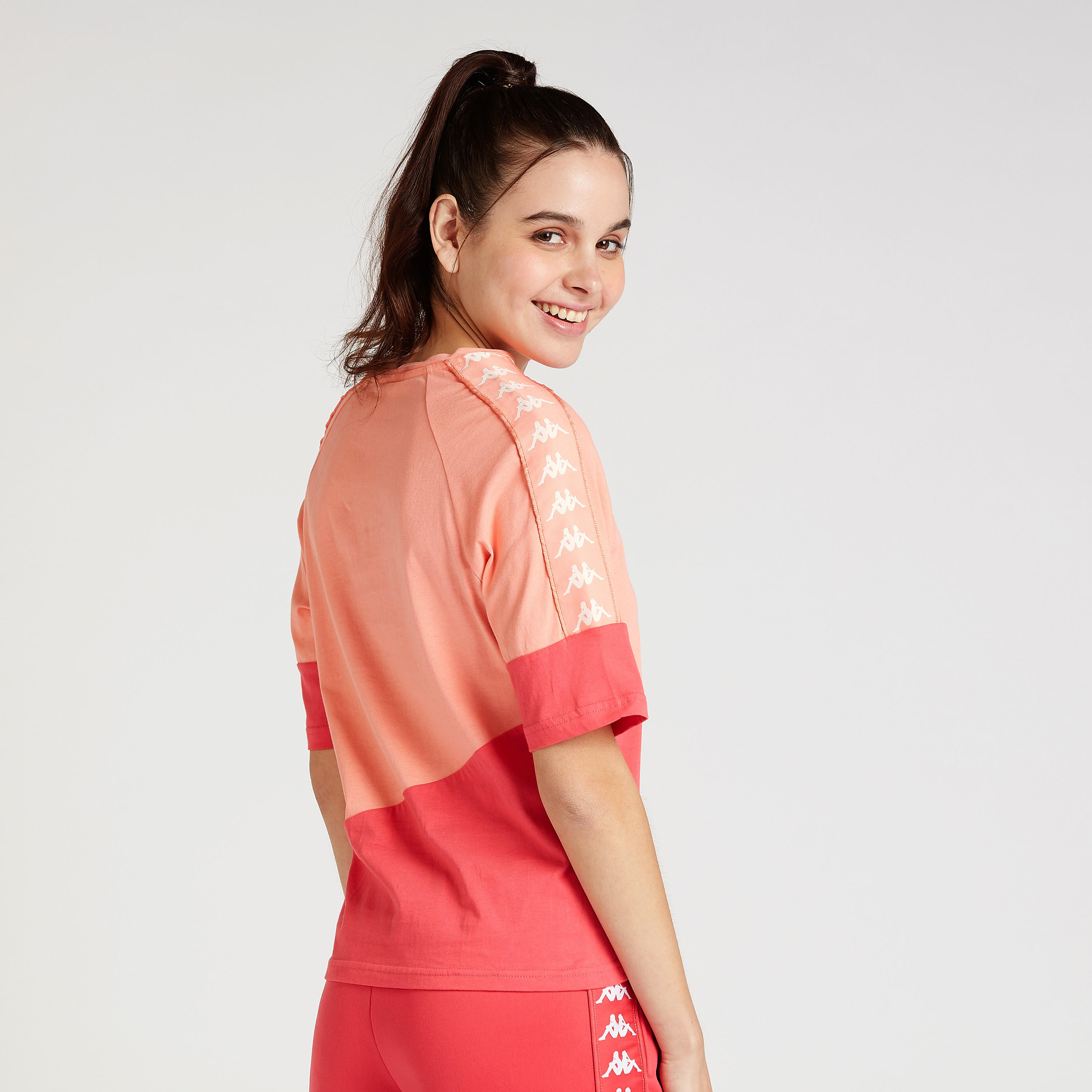 تيشيرت بياقة مستديرة وأكمام قصيرة من كابا-women-clothing-sportswearandactivewear-tshirtsandvests-image-4