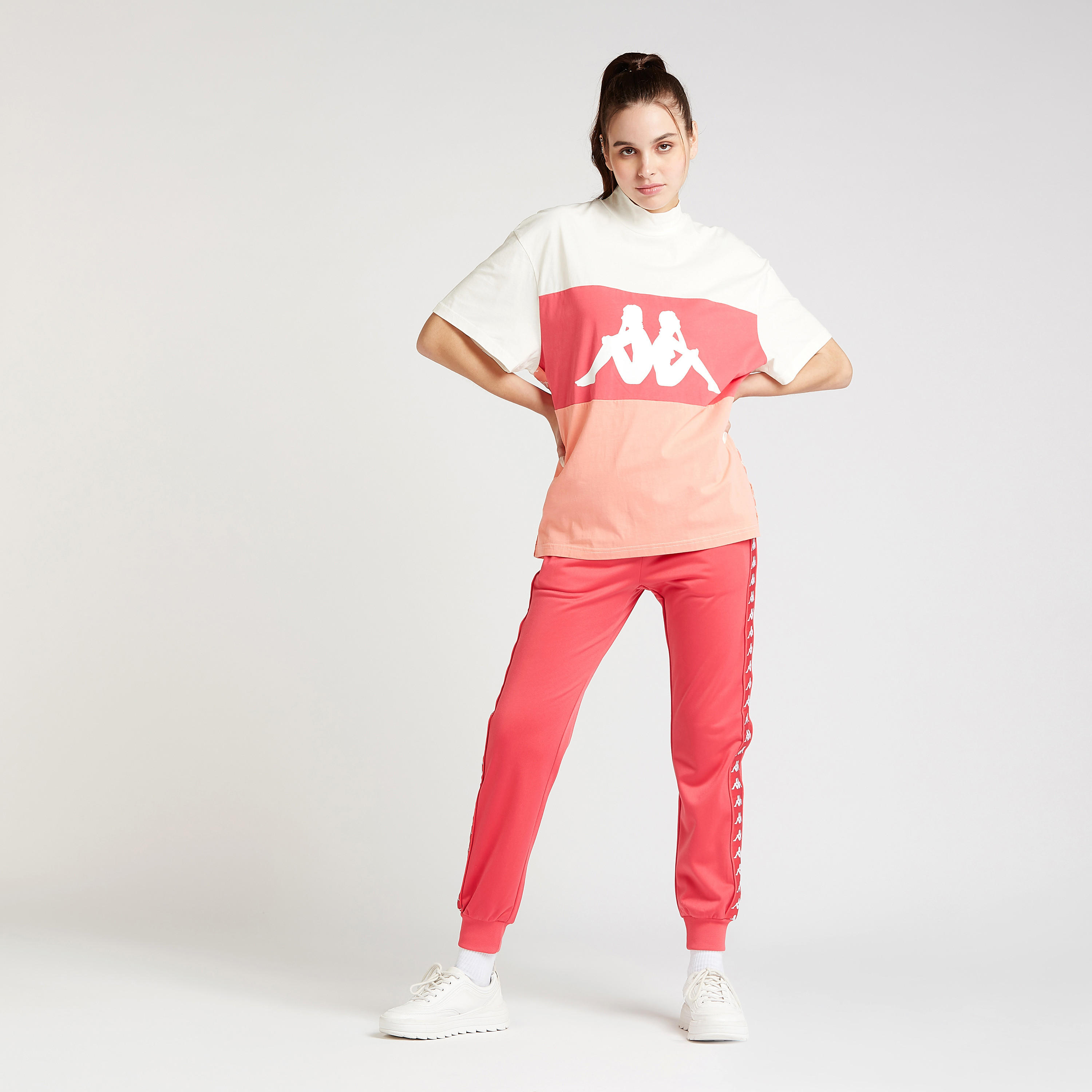 تيشيرت بطبعات بياقة عالية وأكتاف منسدلة من كابا-women-clothing-sportswearandactivewear-tshirtsandvests-image-2
