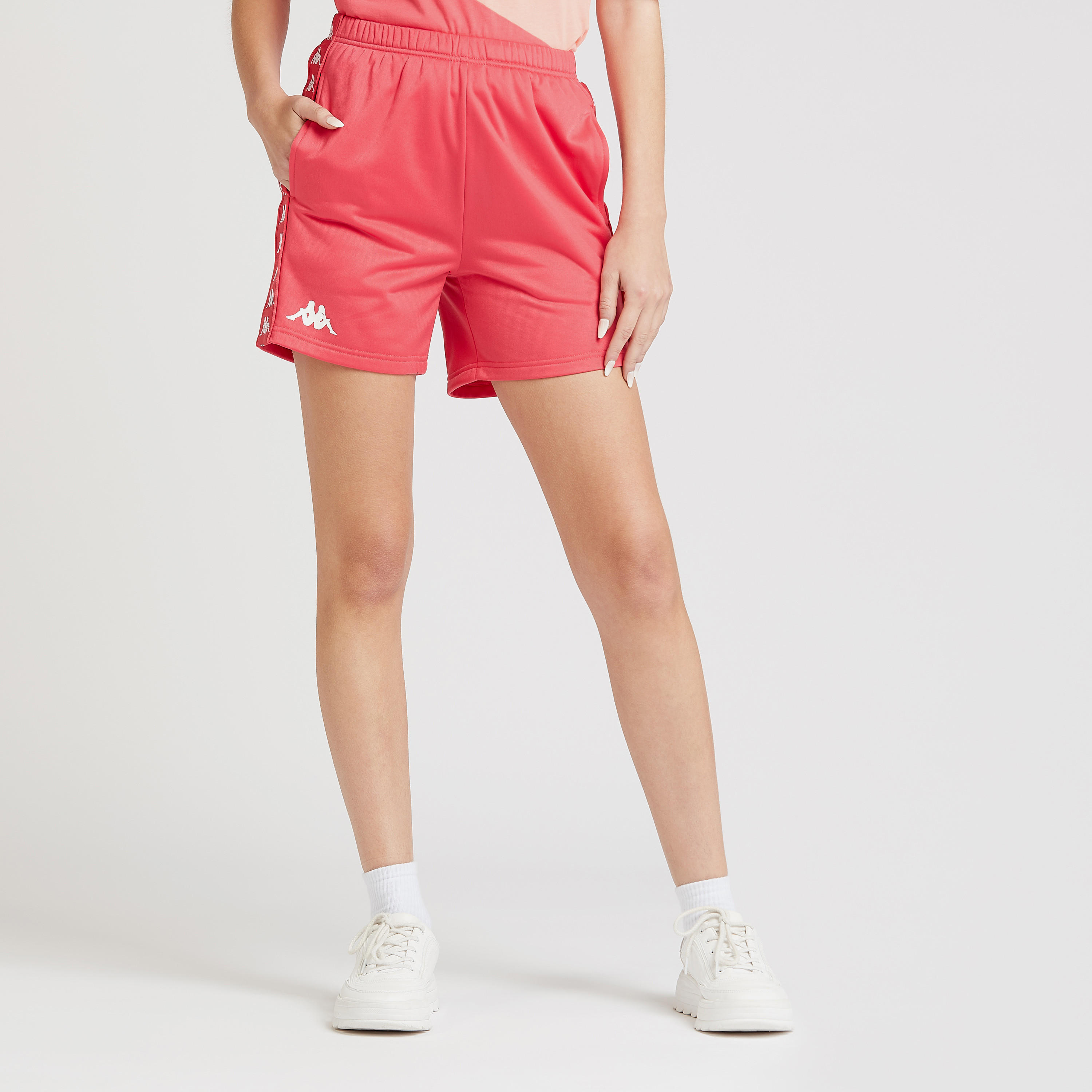 شورت بخصر مطّاطي وجيوب وطبعات من كابا-women-clothing-sportswearandactivewear-bottoms-image-1