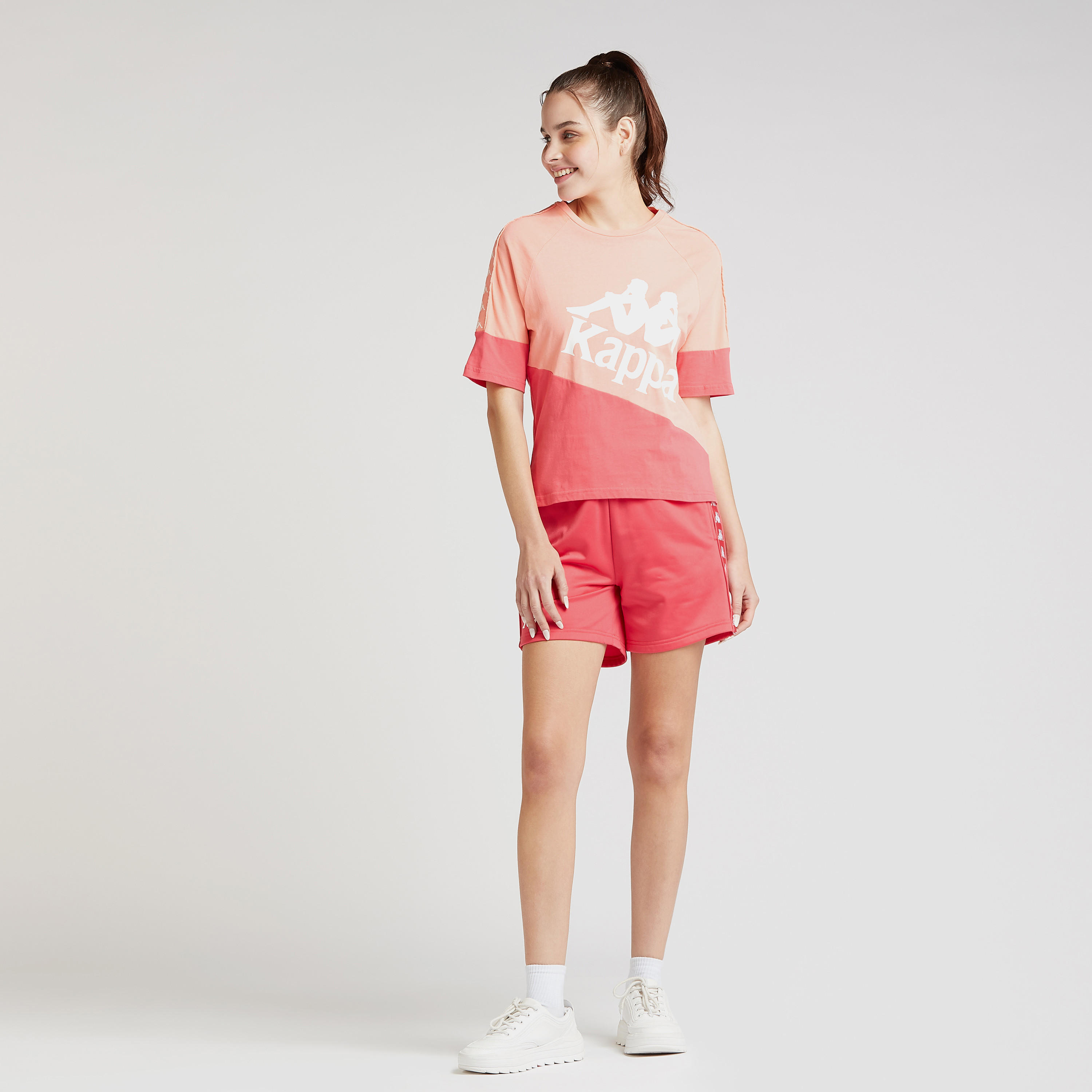 شورت بخصر مطّاطي وجيوب وطبعات من كابا-women-clothing-sportswearandactivewear-bottoms-image-2