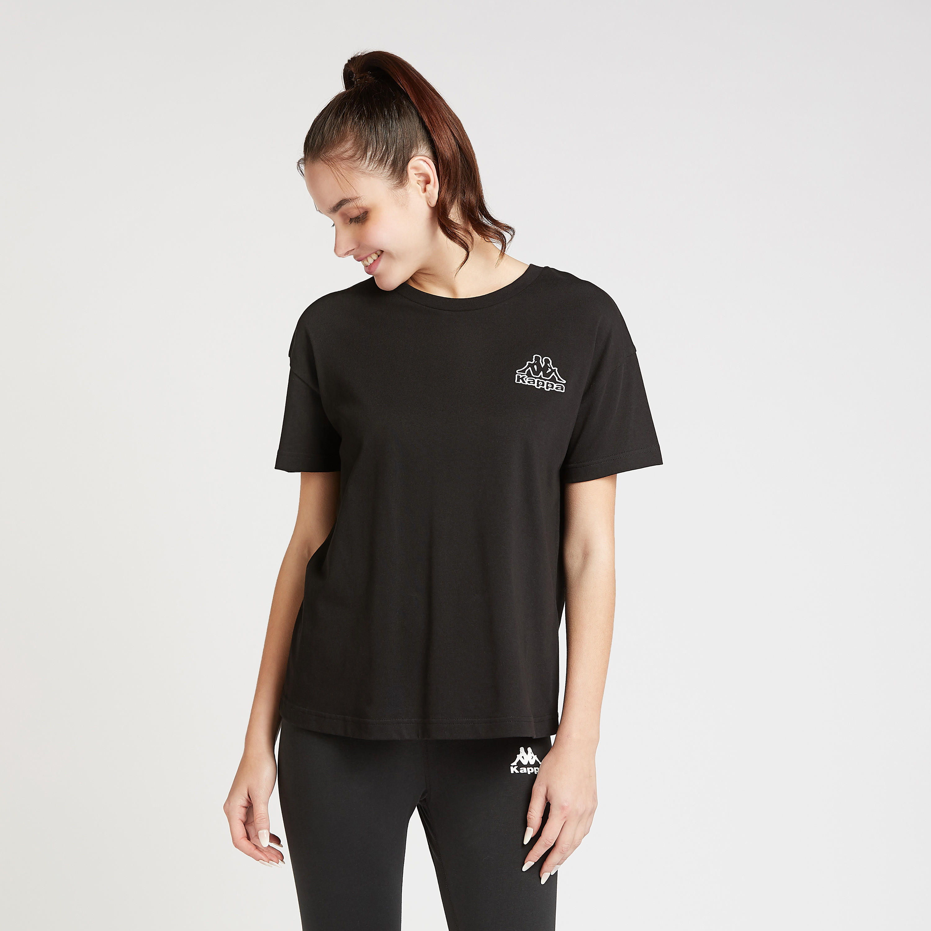 تيشيرت سادة بياقة مستديرة وأكمام قصيرة من كابا-women-clothing-sportswearandactivewear-tshirtsandvests-image-4