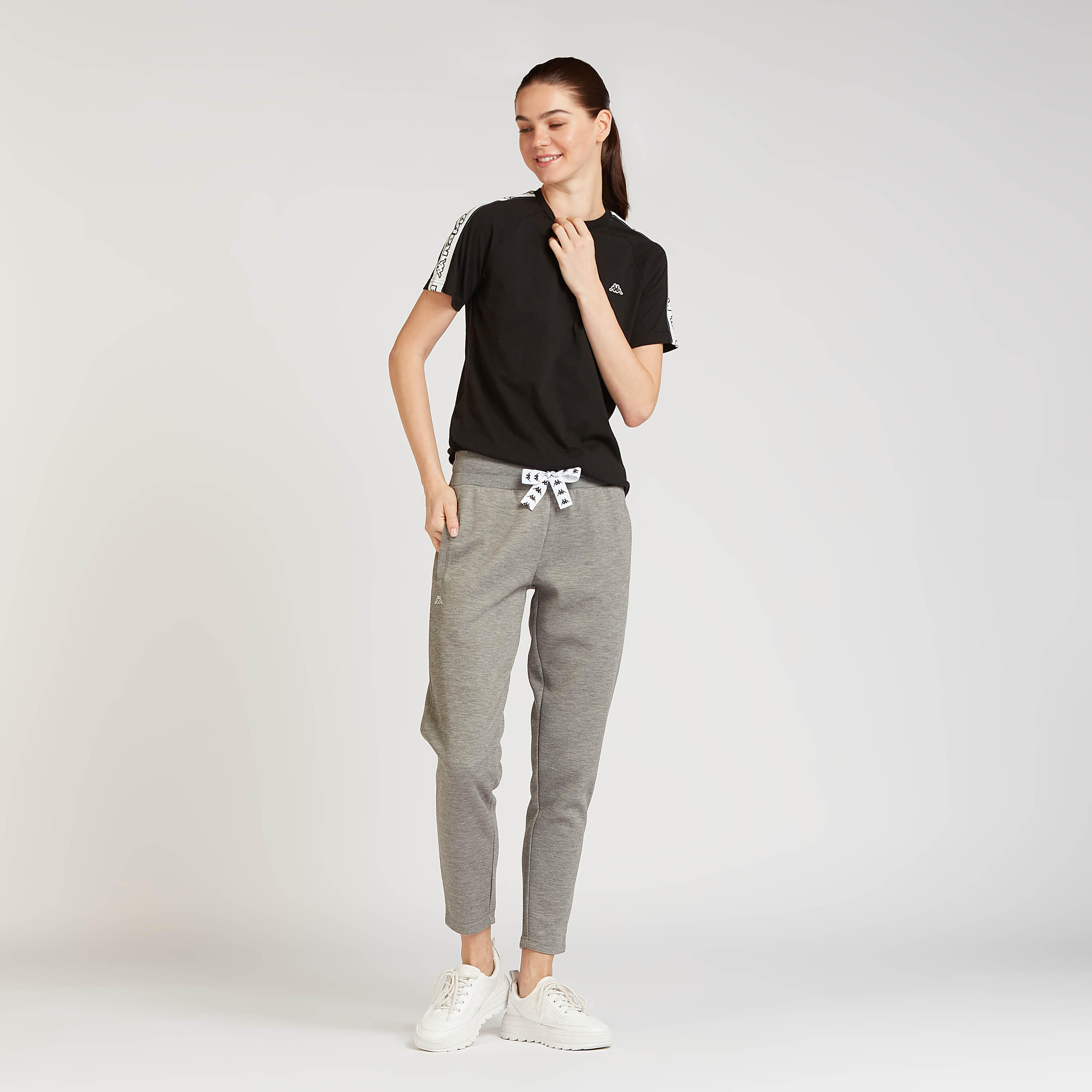 تيشيرت سادة بأكمام قصيرة وشريطة بطبعات من كابا-women-clothing-sportswearandactivewear-tshirtsandvests-image-3