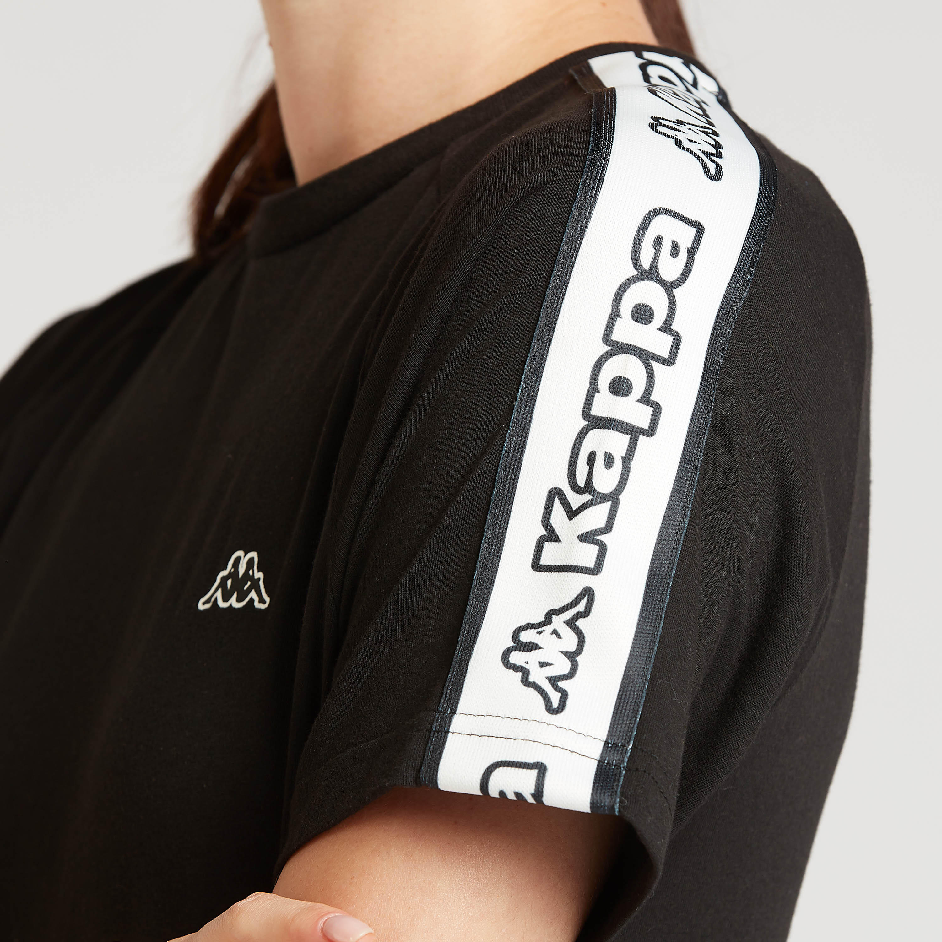 تيشيرت سادة بأكمام قصيرة وشريطة بطبعات من كابا-women-clothing-sportswearandactivewear-tshirtsandvests-image-2