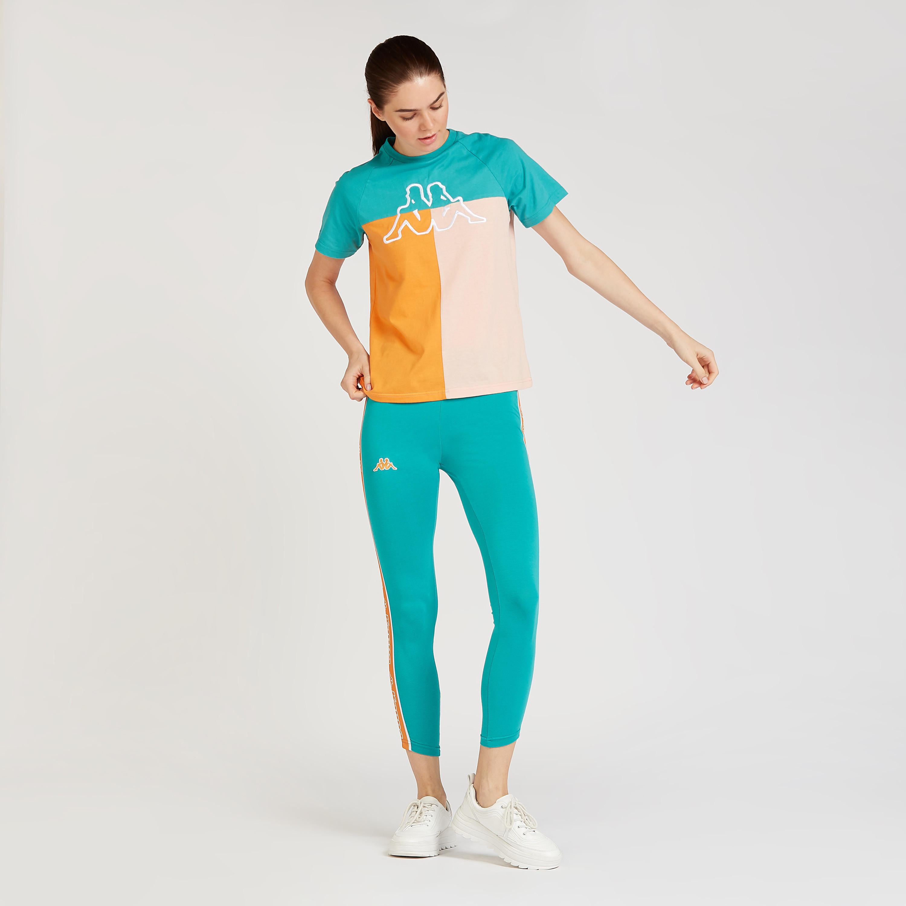 تيشيرت قوالب ملوّنة بياقة ضيّقة وأكماممغايرة من كابا-women-clothing-sportswearandactivewear-tshirtsandvests-image-4