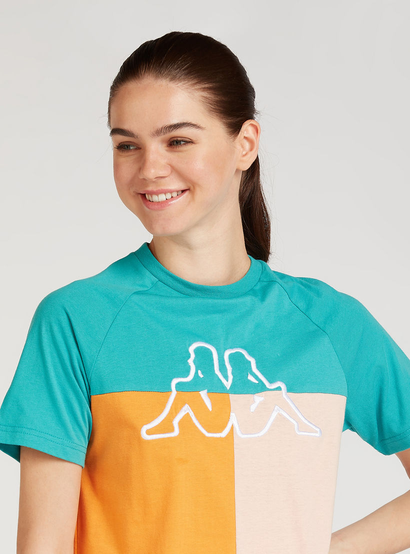 تيشيرت قوالب ملوّنة بياقة ضيّقة وأكماممغايرة من كابا-women-clothing-sportswearandactivewear-tshirtsandvests-image-3