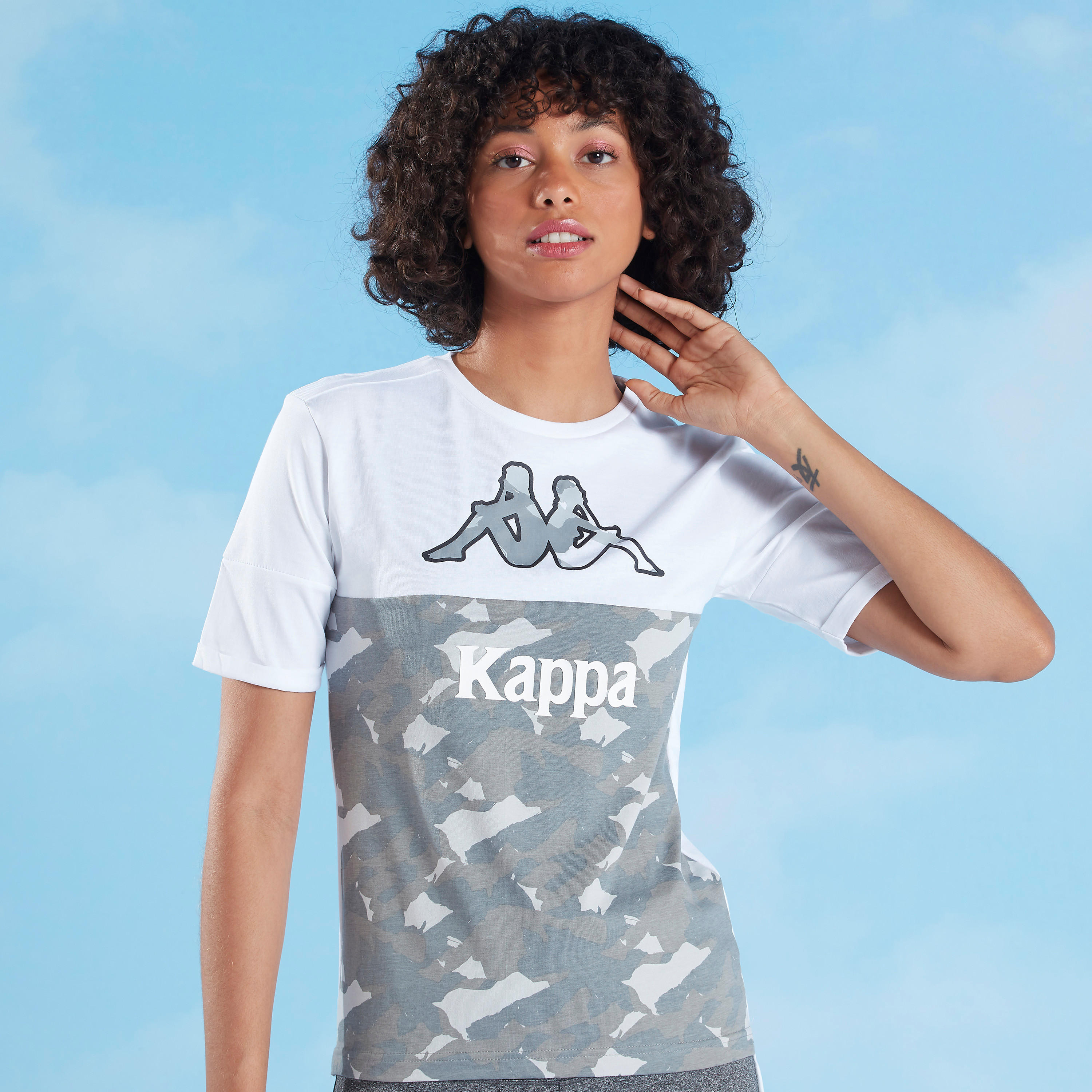 تيشيرت بياقة مستديرة وأكمام قصيرة وطبعات من كابا-women-clothing-sportswearandactivewear-tshirtsandvests-image-1