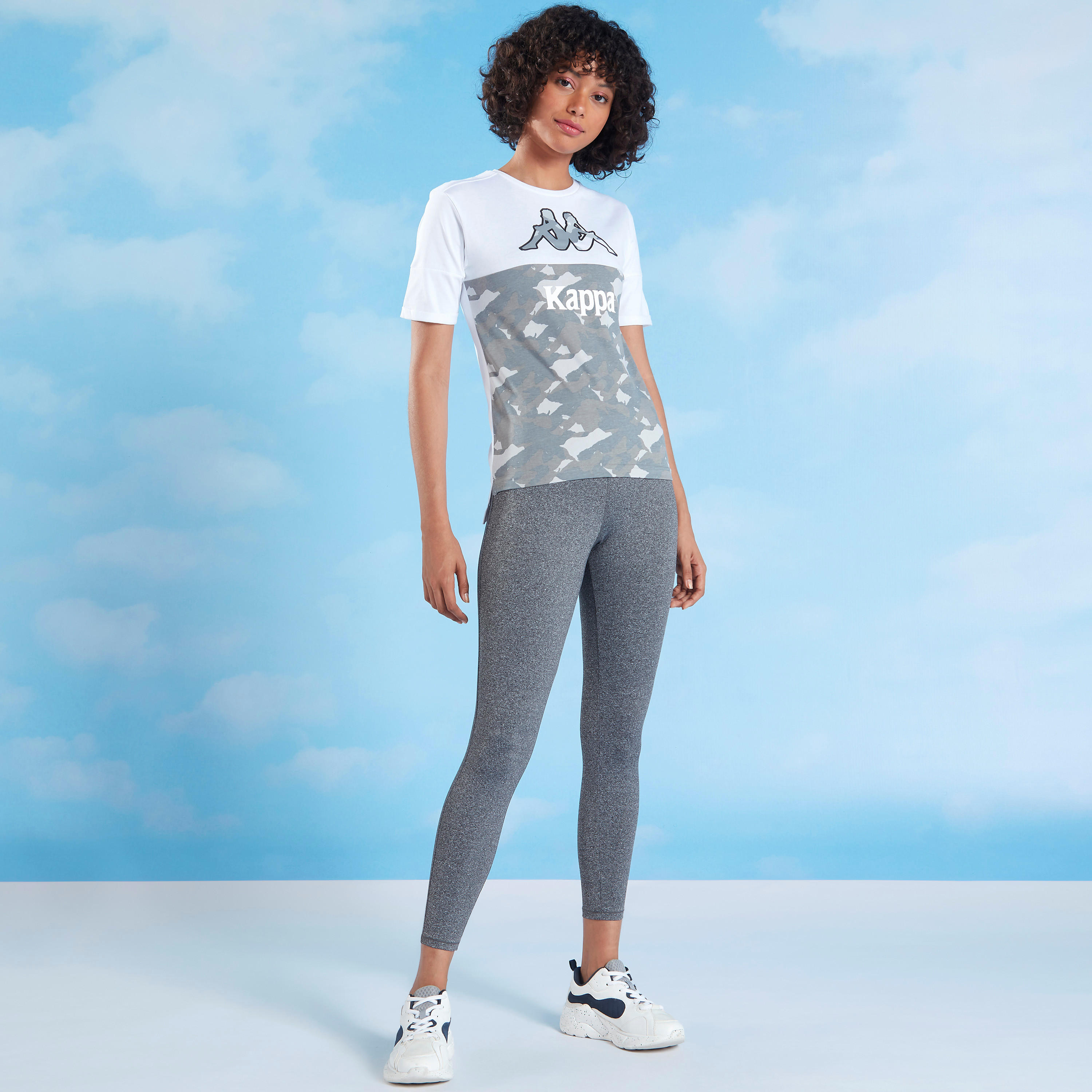 تيشيرت بياقة مستديرة وأكمام قصيرة وطبعات من كابا-women-clothing-sportswearandactivewear-tshirtsandvests-image-2