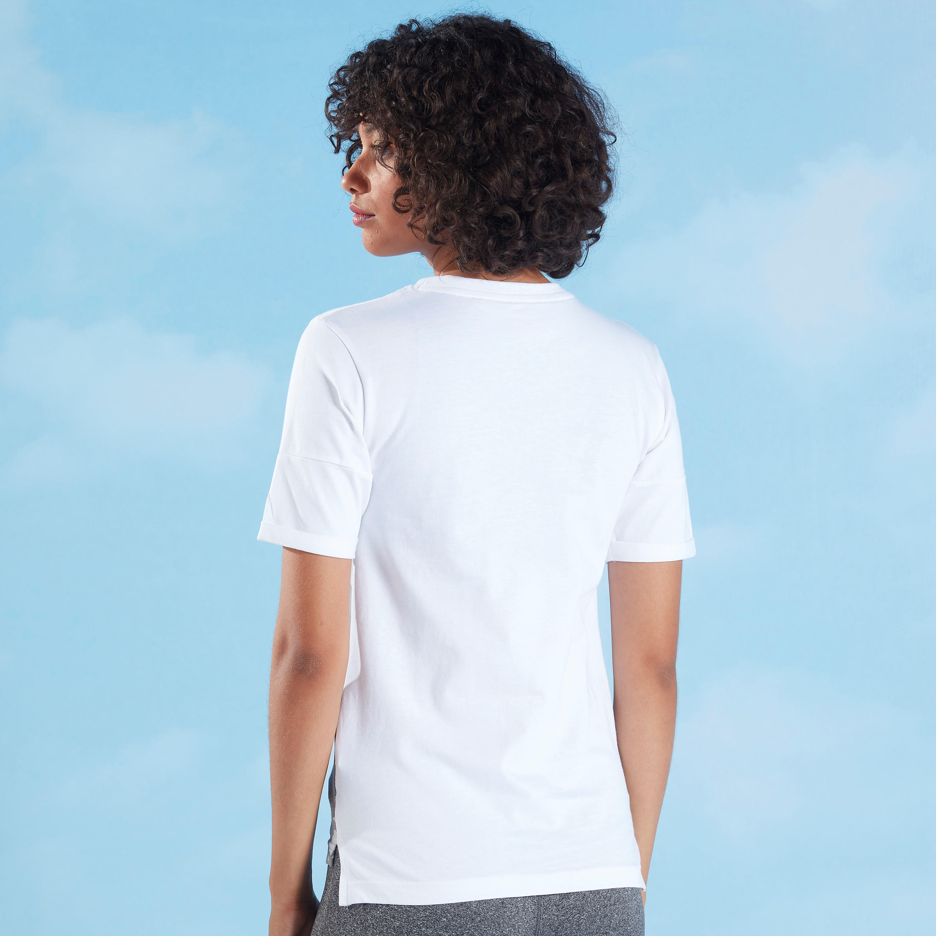 تيشيرت بياقة مستديرة وأكمام قصيرة وطبعات من كابا-women-clothing-sportswearandactivewear-tshirtsandvests-image-4