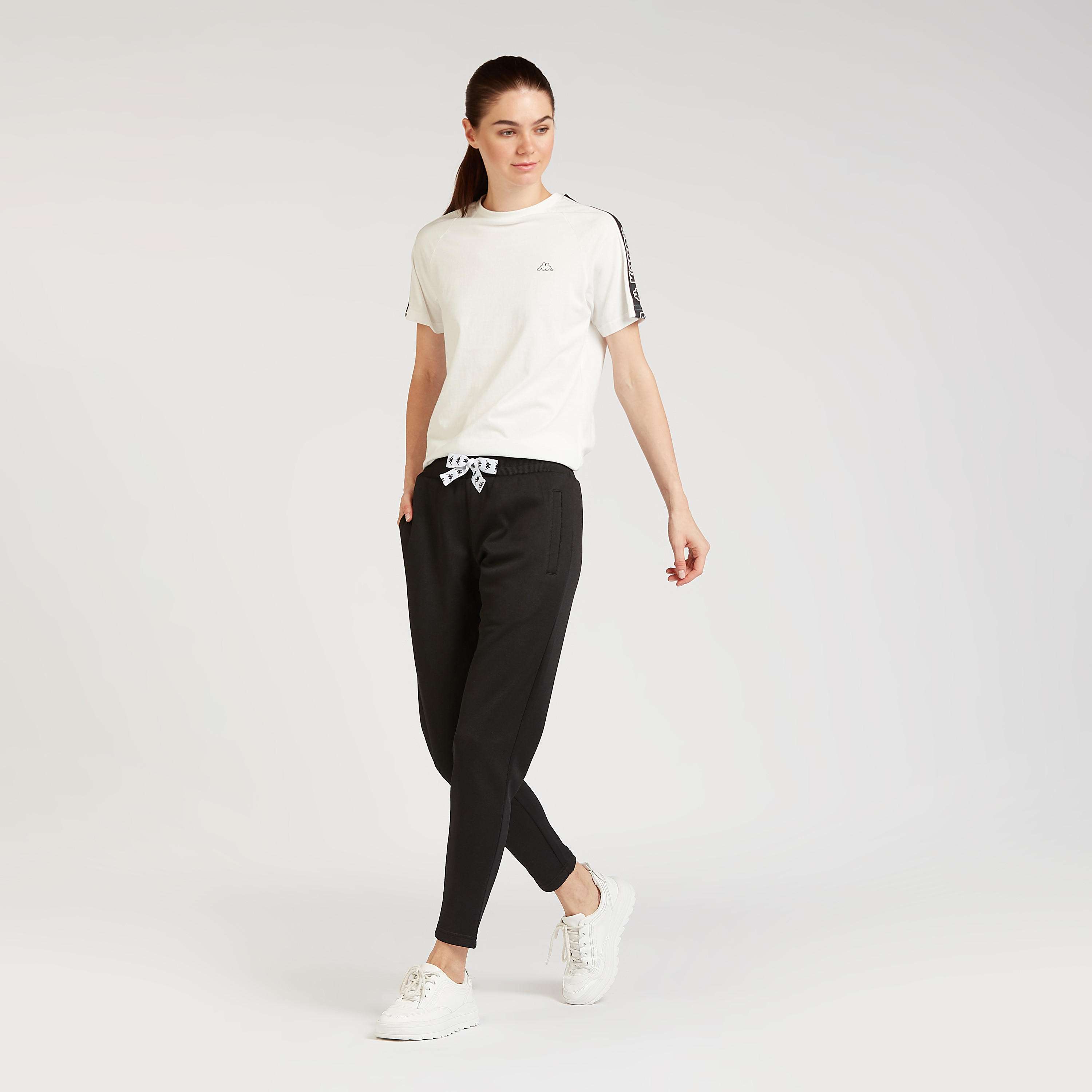 بنطلون سادة برباط وتفاصيل جيوب من كابا-women-clothing-bottoms-joggers-image-3