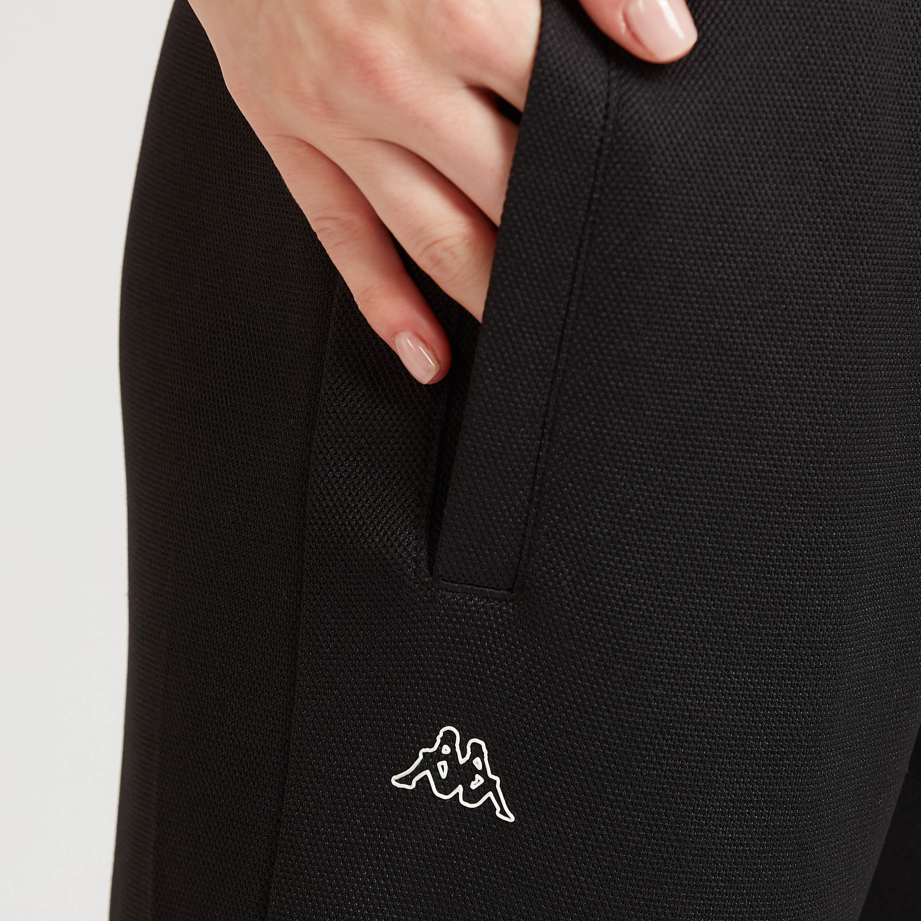 بنطلون سادة برباط وتفاصيل جيوب من كابا-women-clothing-bottoms-joggers-image-2