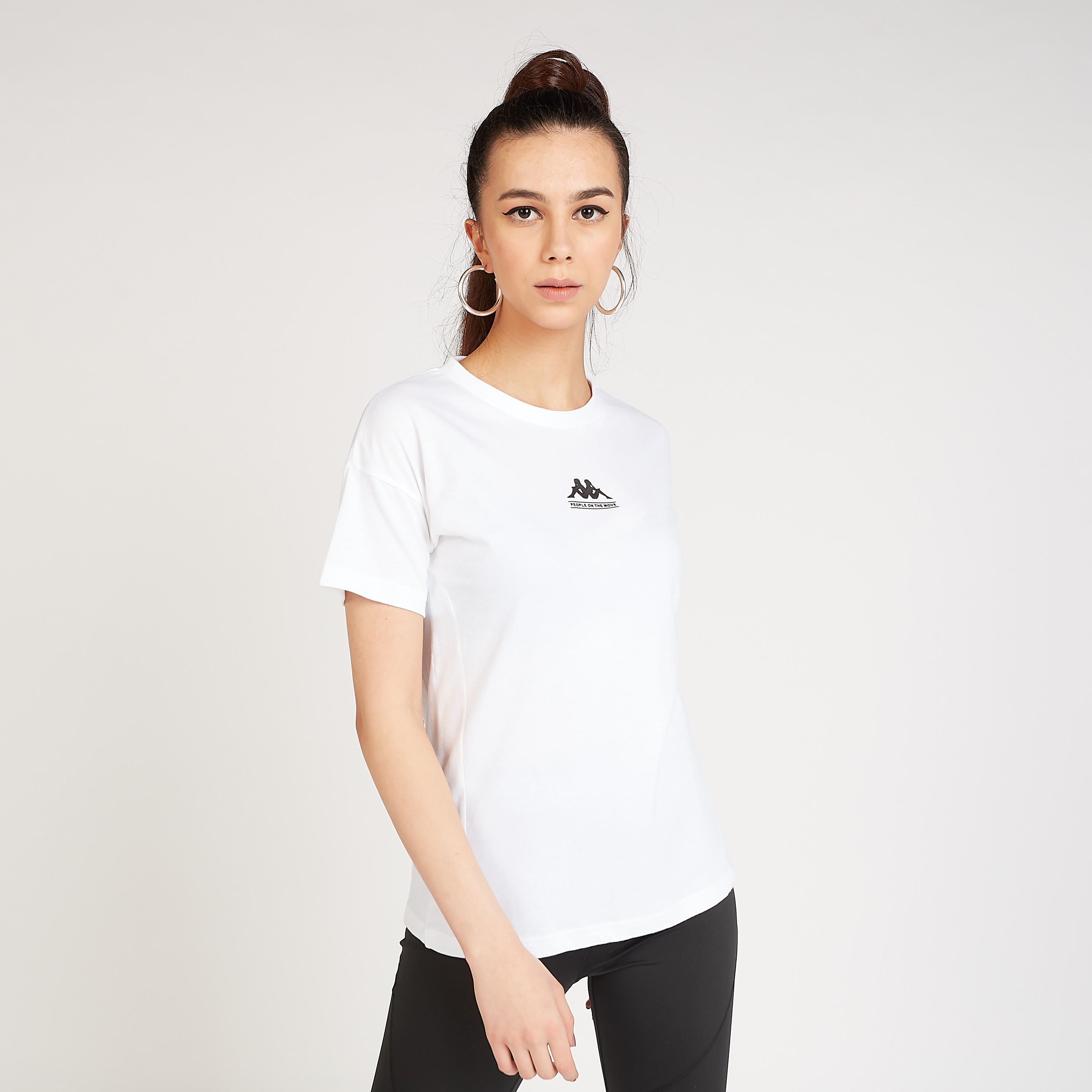 تيشيرت سادة بياقة ضيّقة وأكمام قصيرة من كابا-women-clothing-sportswearandactivewear-tshirtsandvests-image-1