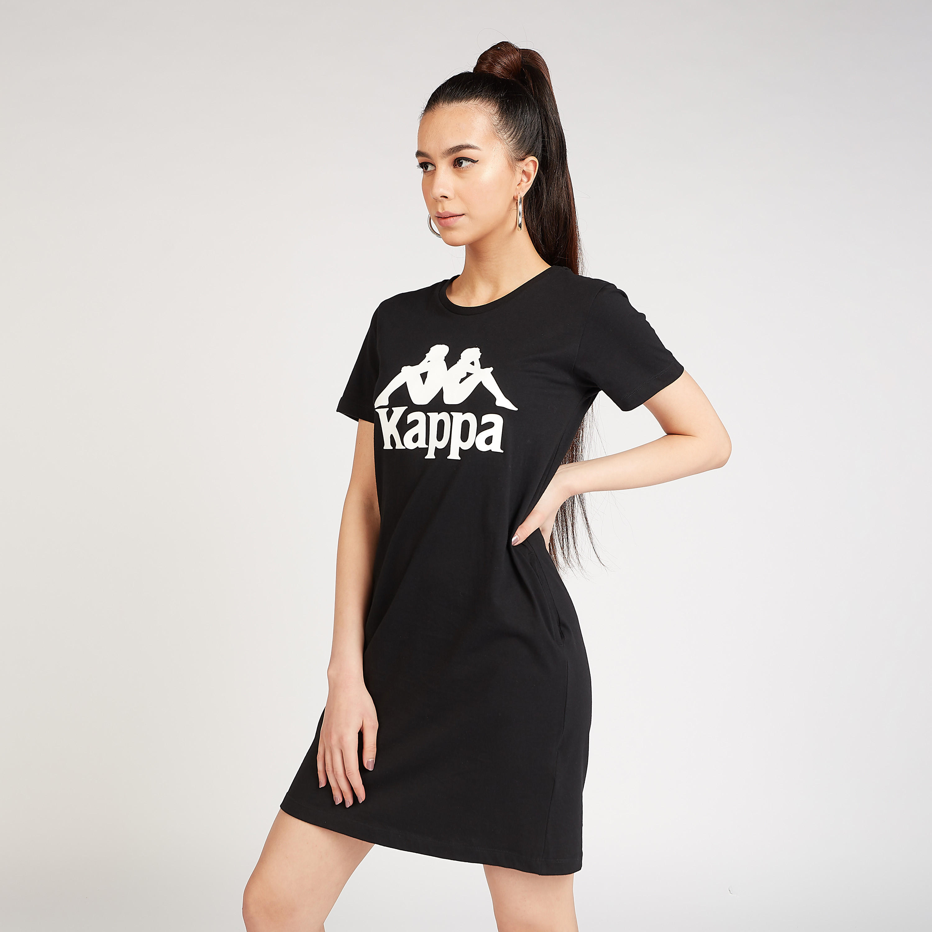 فستان تيشيرت بجيوب وطبعات شعار من كابا-women-clothing-sportswearandactivewear-tshirtsandvests-image-1