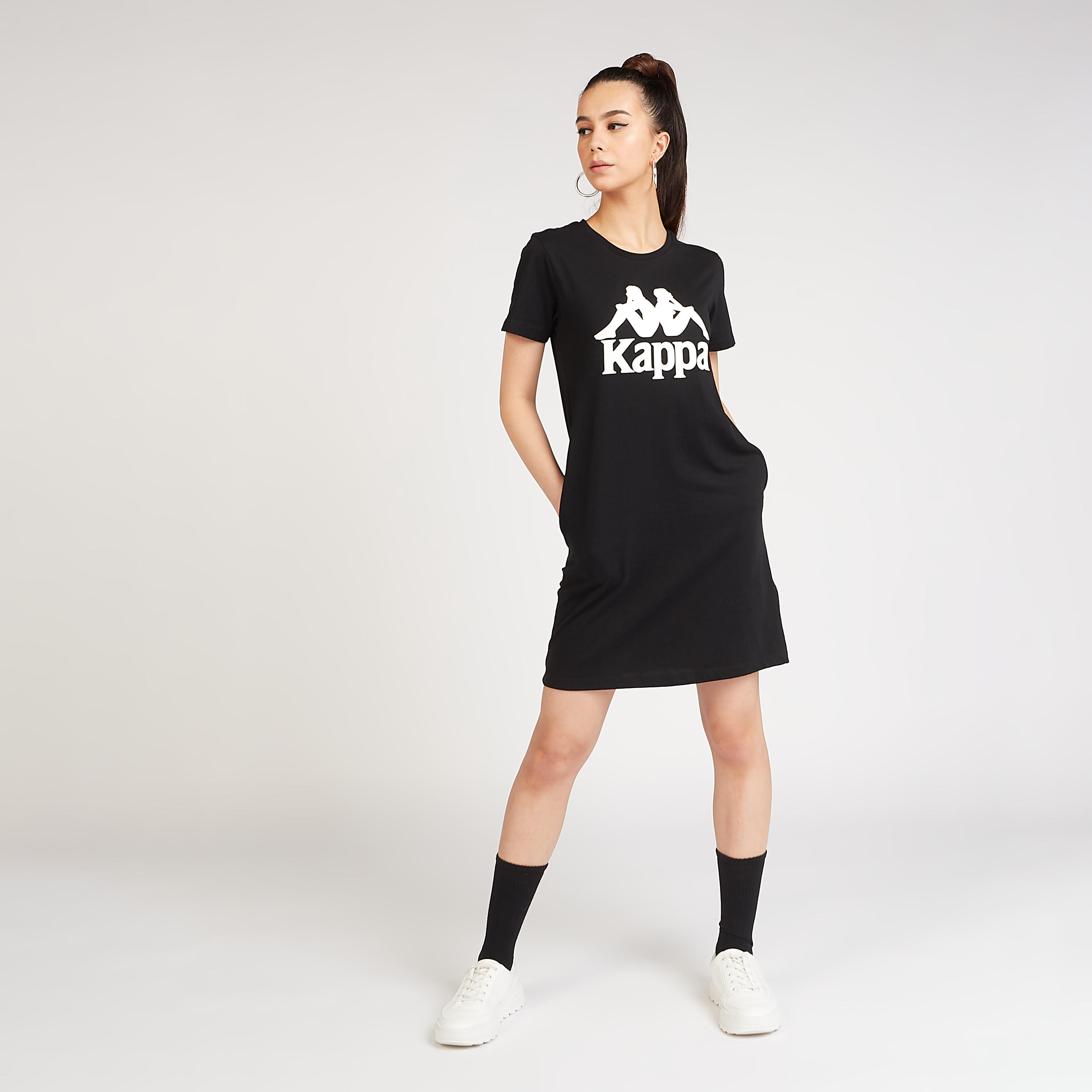 فستان تيشيرت بجيوب وطبعات شعار من كابا-women-clothing-sportswearandactivewear-tshirtsandvests-image-2