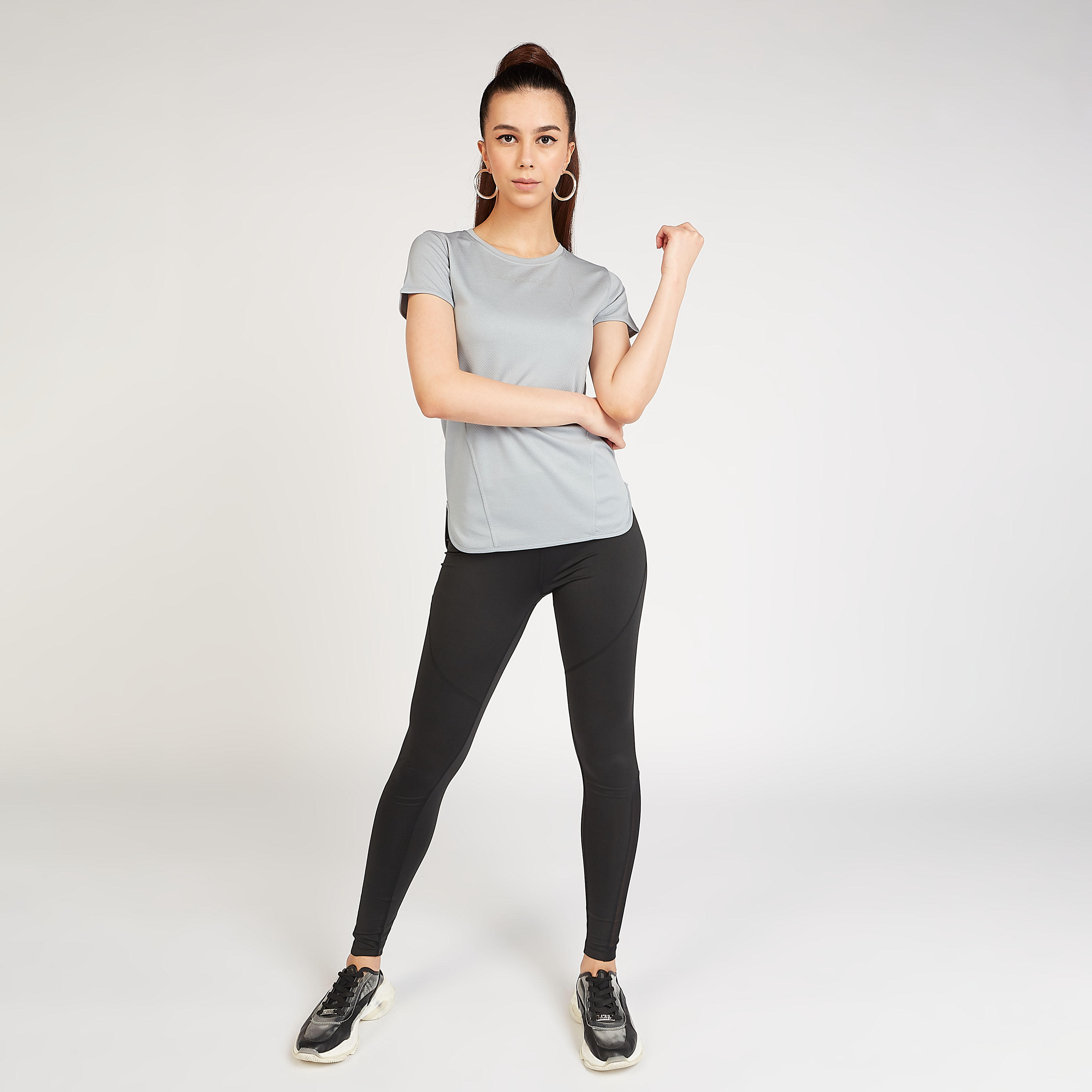 تيشيرت  بياقة ضيقة وأكمام كاب وبتفاصيل شعار من كابا-women-clothing-sportswearandactivewear-tshirtsandvests-image-2