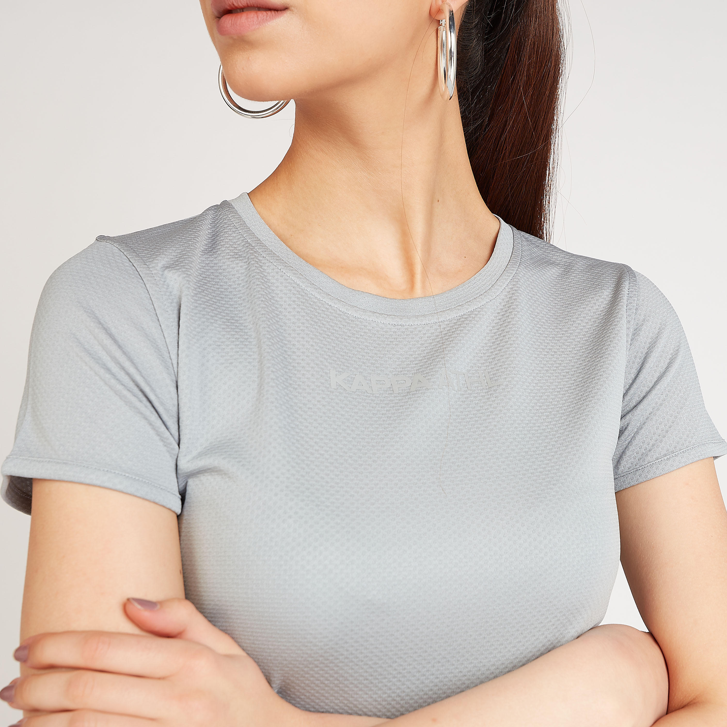 تيشيرت  بياقة ضيقة وأكمام كاب وبتفاصيل شعار من كابا-women-clothing-sportswearandactivewear-tshirtsandvests-image-3