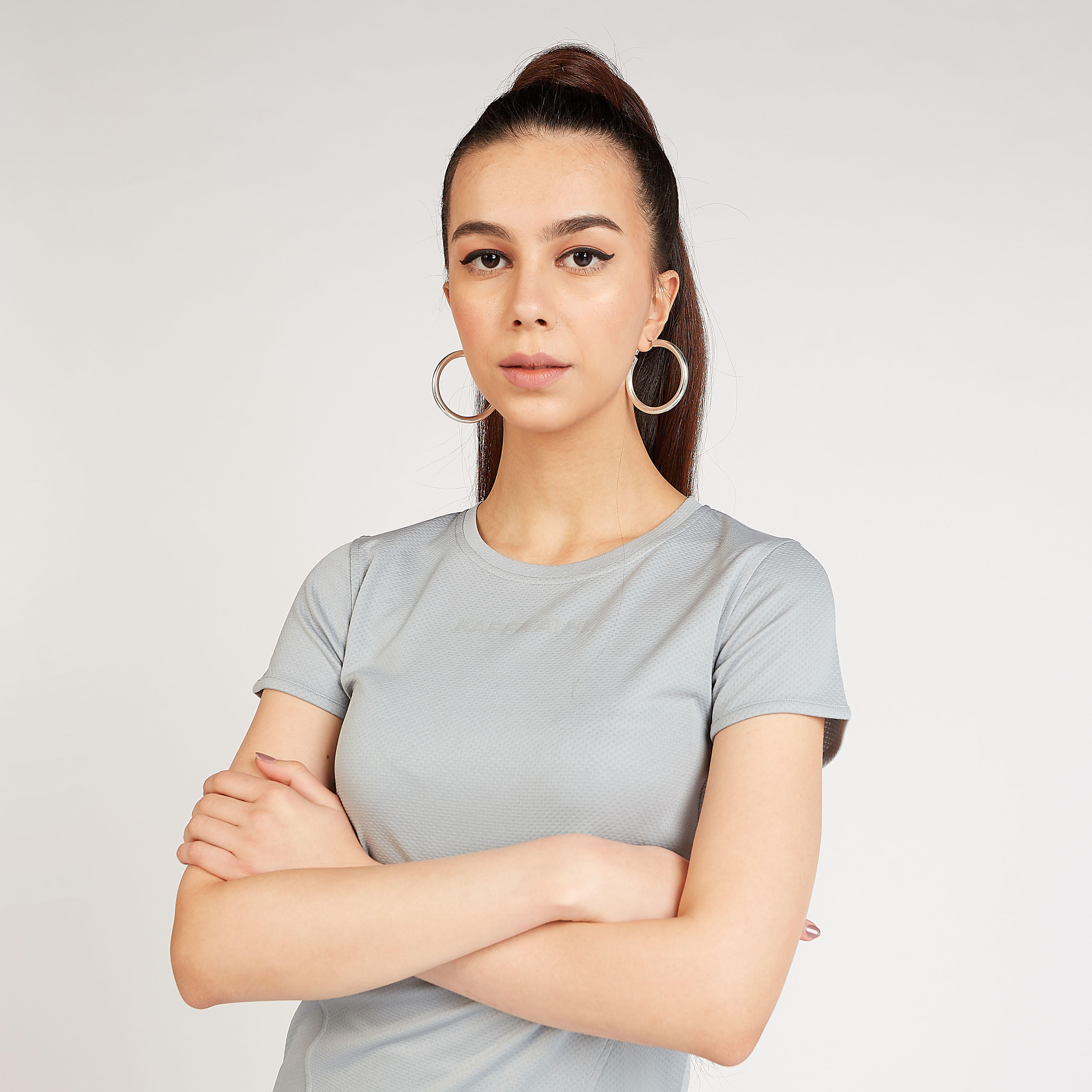 تيشيرت  بياقة ضيقة وأكمام كاب وبتفاصيل شعار من كابا-women-clothing-sportswearandactivewear-tshirtsandvests-image-5
