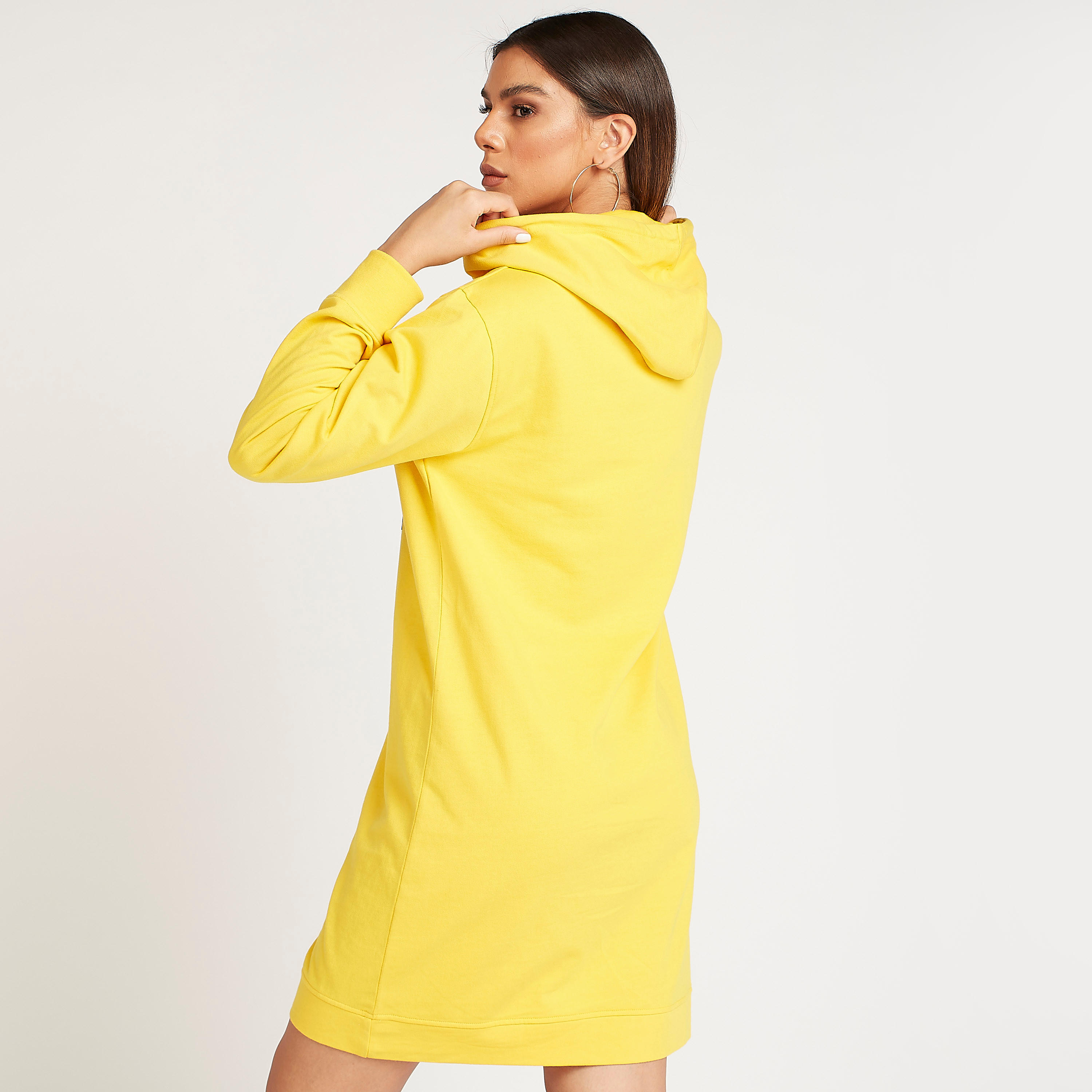 فستان بقبّعة بطبعات شعار وأكمام طويلة من كابا-women-clothing-sportswearandactivewear-hoodiesandsweatshirts-image-6