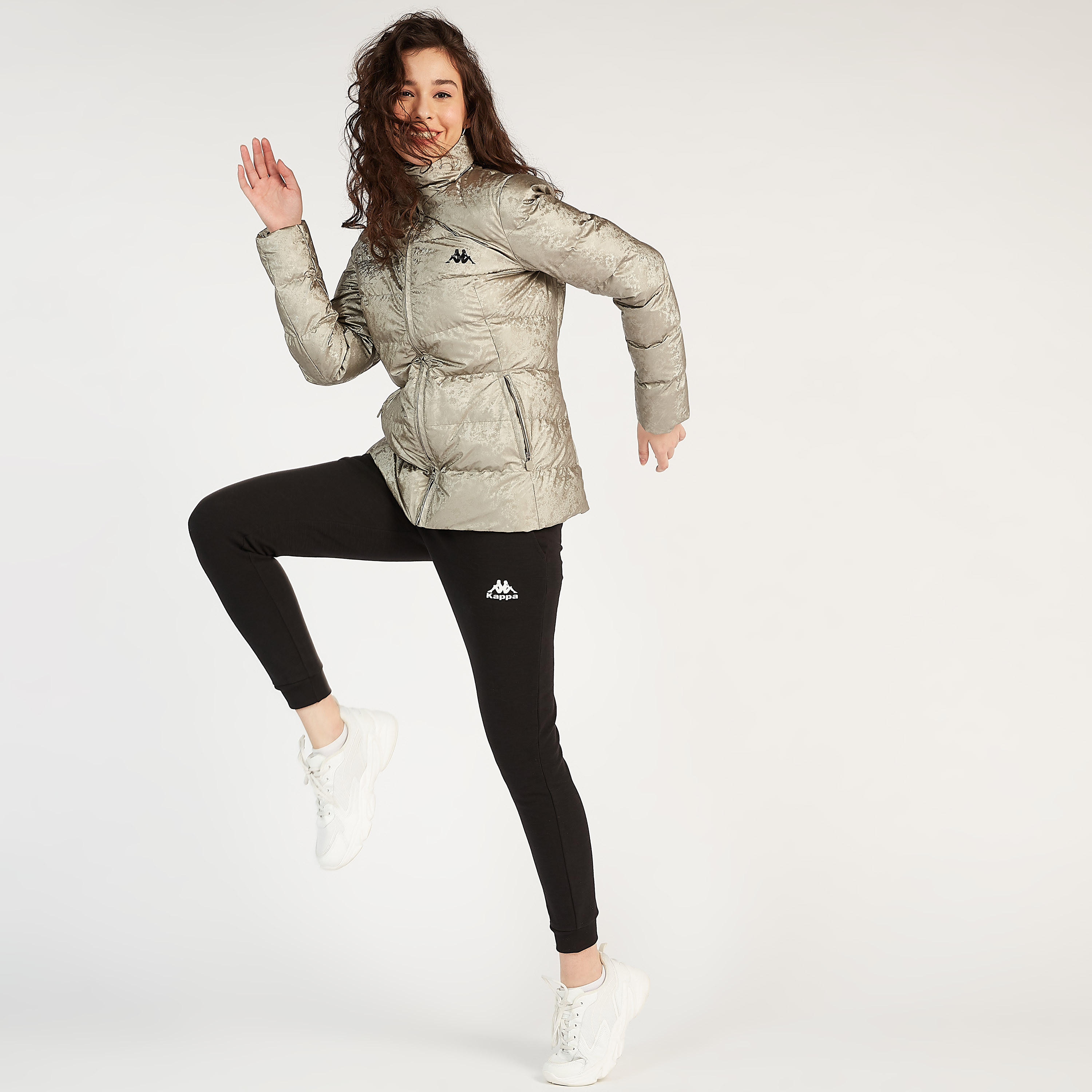 جاكيت منفوخ مستدام بسحّاب وأكمام طويلة من كابا-women-clothing-sportswearandactivewear-coatsandjackets-jackets-image-4