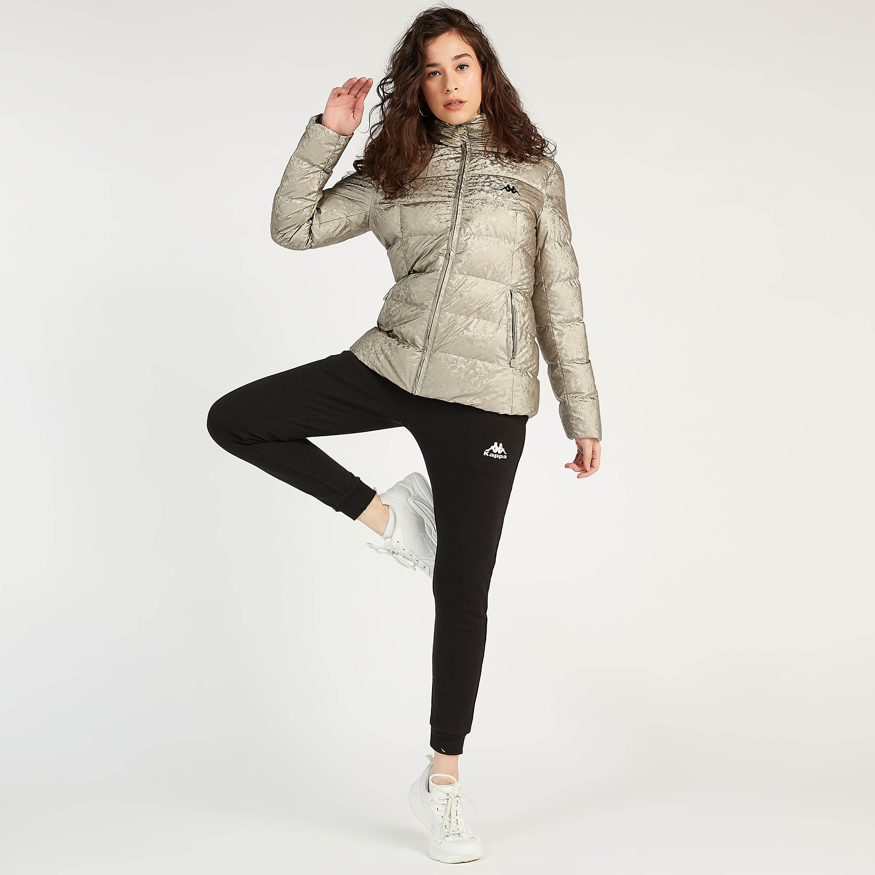 جاكيت منفوخ مستدام بسحّاب وأكمام طويلة من كابا-women-clothing-sportswearandactivewear-coatsandjackets-jackets-image-2
