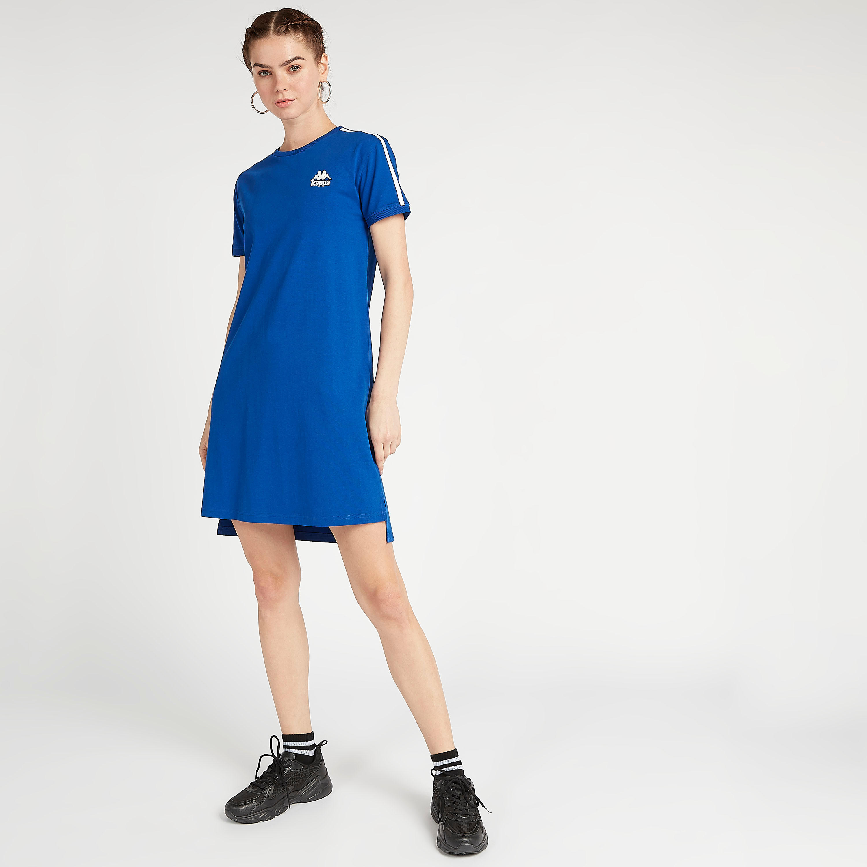 فستان تيشيرت بجيوب وطبعات شعار وتفاصيل شريطة من كابا-women-clothing-sportswearandactivewear-tshirtsandvests-image-1