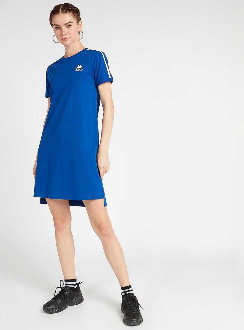 فستان تيشيرت بجيوب وطبعات شعار وتفاصيل شريطة من كابا-women-clothing-sportswearandactivewear-tshirtsandvests-image-1