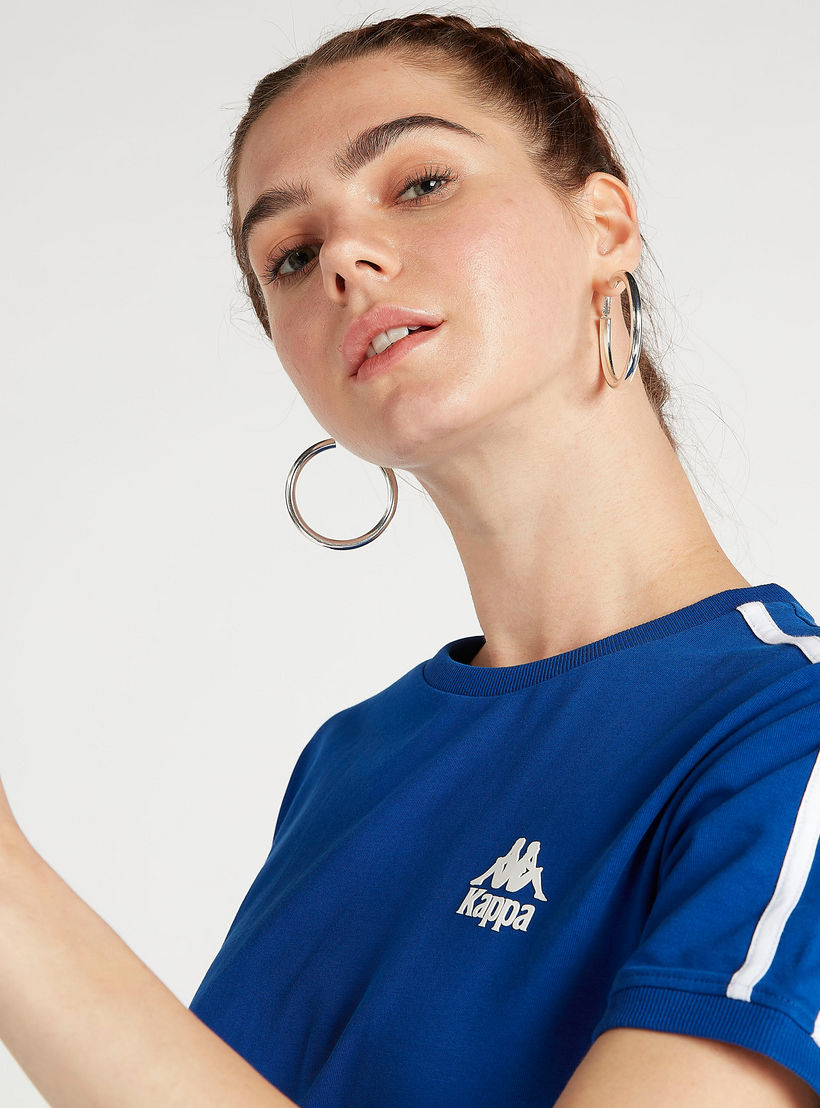 فستان تيشيرت بجيوب وطبعات شعار وتفاصيل شريطة من كابا-women-clothing-sportswearandactivewear-tshirtsandvests-image-2