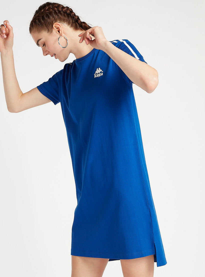 فستان تيشيرت بجيوب وطبعات شعار وتفاصيل شريطة من كابا-women-clothing-sportswearandactivewear-tshirtsandvests-image-3