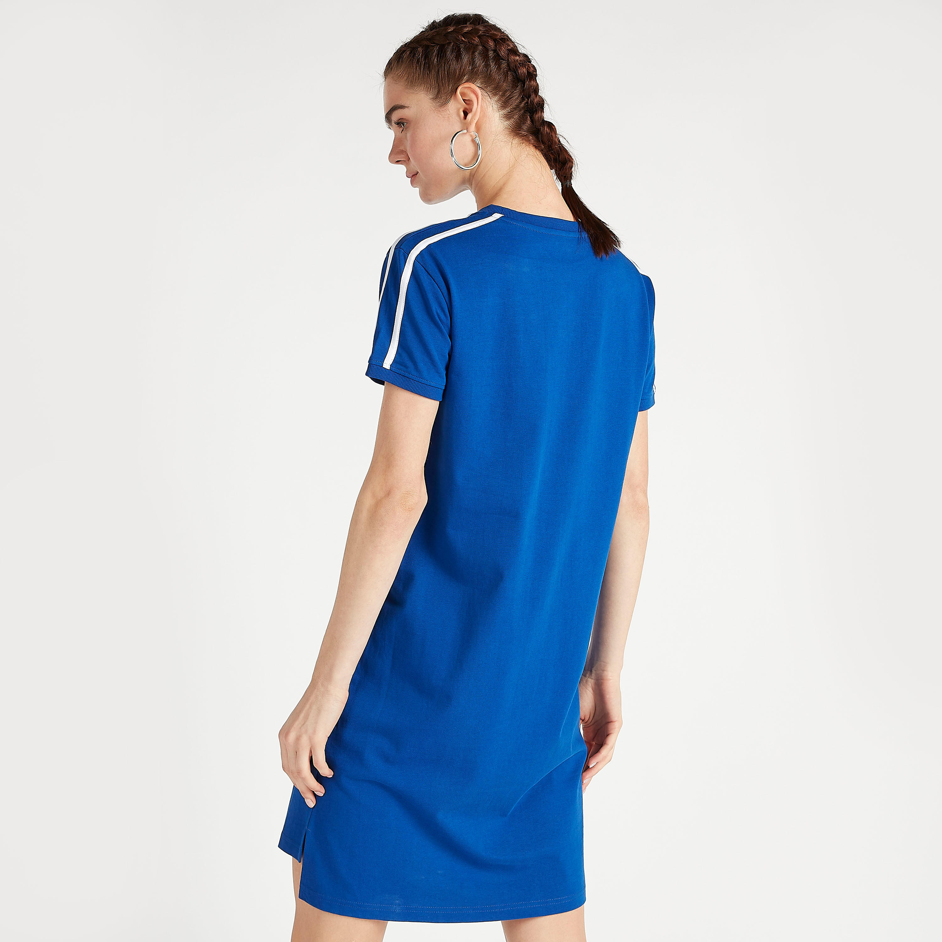 فستان تيشيرت بجيوب وطبعات شعار وتفاصيل شريطة من كابا-women-clothing-sportswearandactivewear-tshirtsandvests-image-4