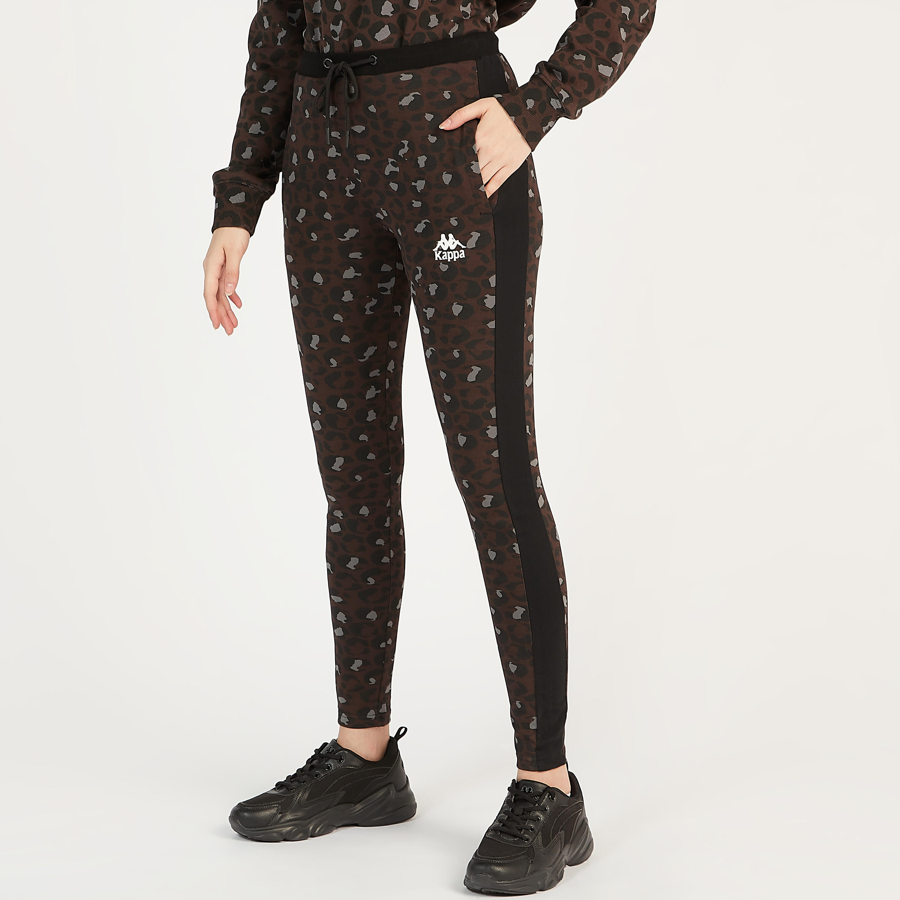 بنطلون رياضي بطبعات وجيوب ورباط إغلاق من كابا-women-clothing-sportswearandactivewear-bottoms-image-4
