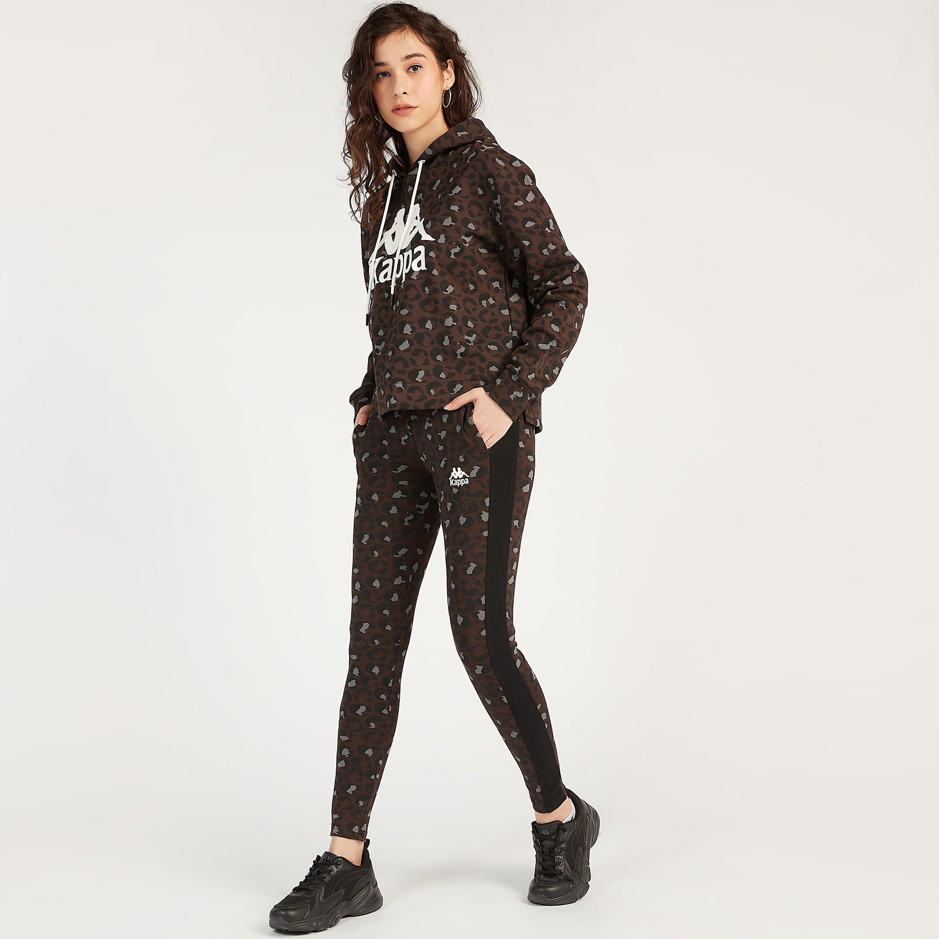 بنطلون رياضي بطبعات وجيوب ورباط إغلاق من كابا-women-clothing-sportswearandactivewear-bottoms-image-3