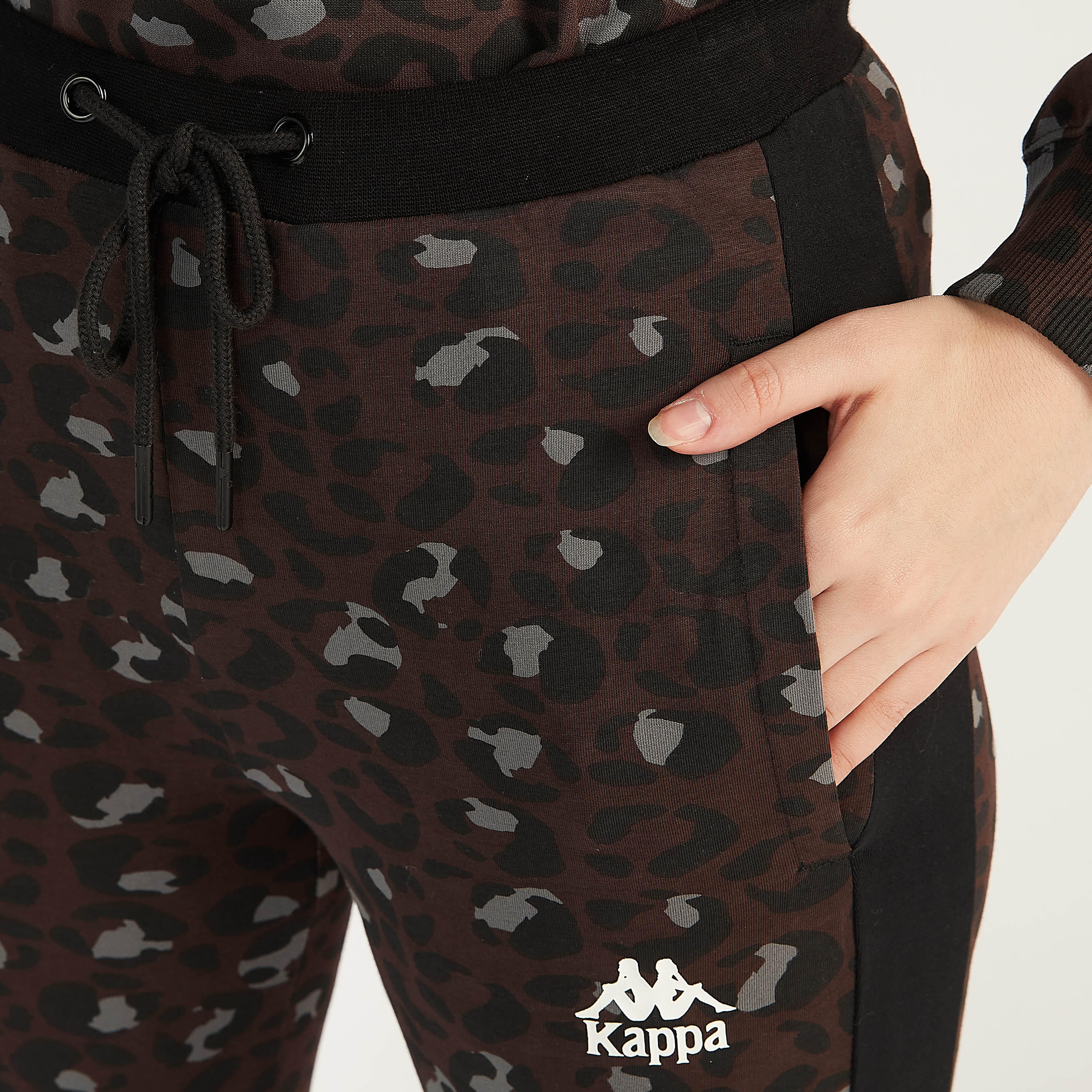 بنطلون رياضي بطبعات وجيوب ورباط إغلاق من كابا-women-clothing-sportswearandactivewear-bottoms-image-2