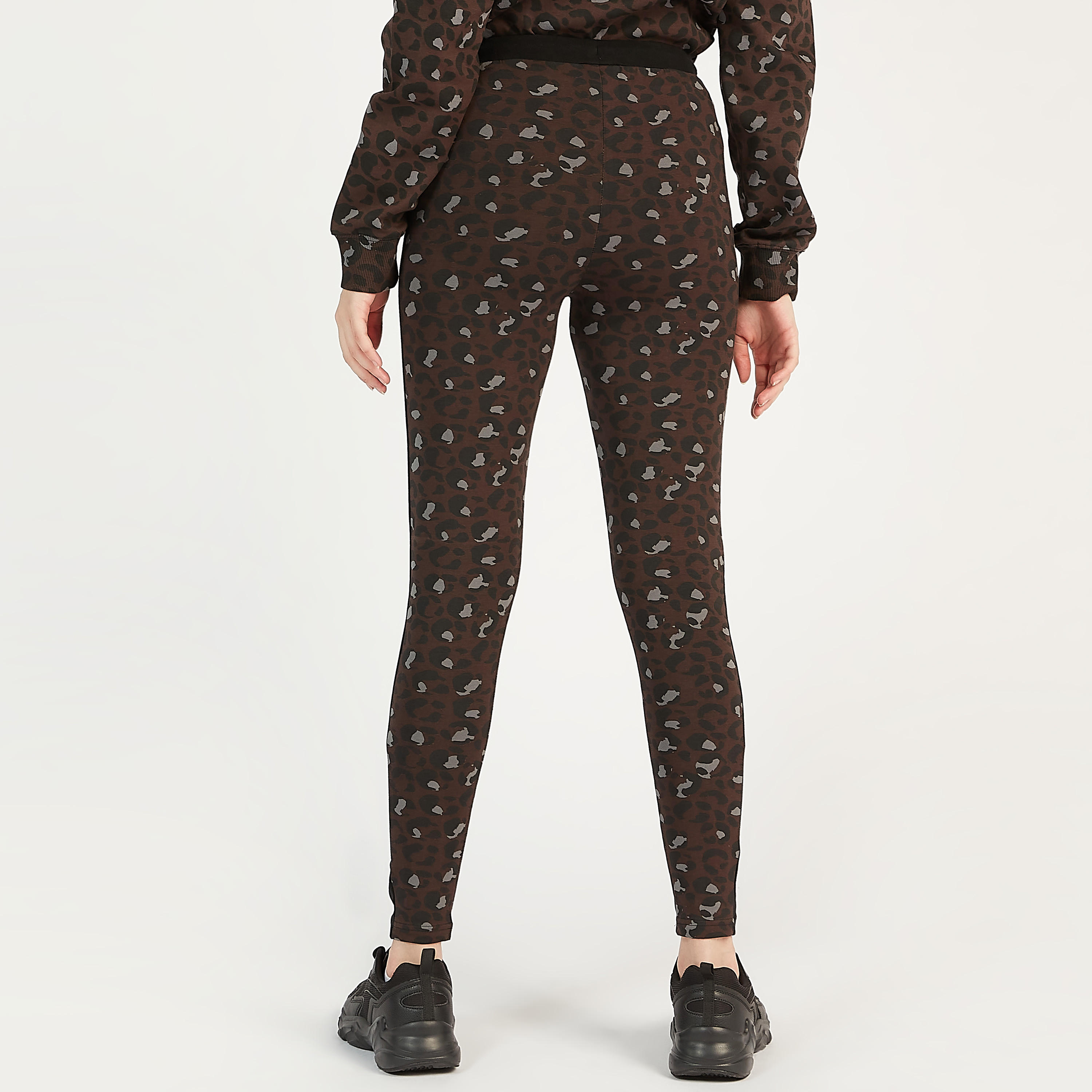 بنطلون رياضي بطبعات وجيوب ورباط إغلاق من كابا-women-clothing-sportswearandactivewear-bottoms-image-1
