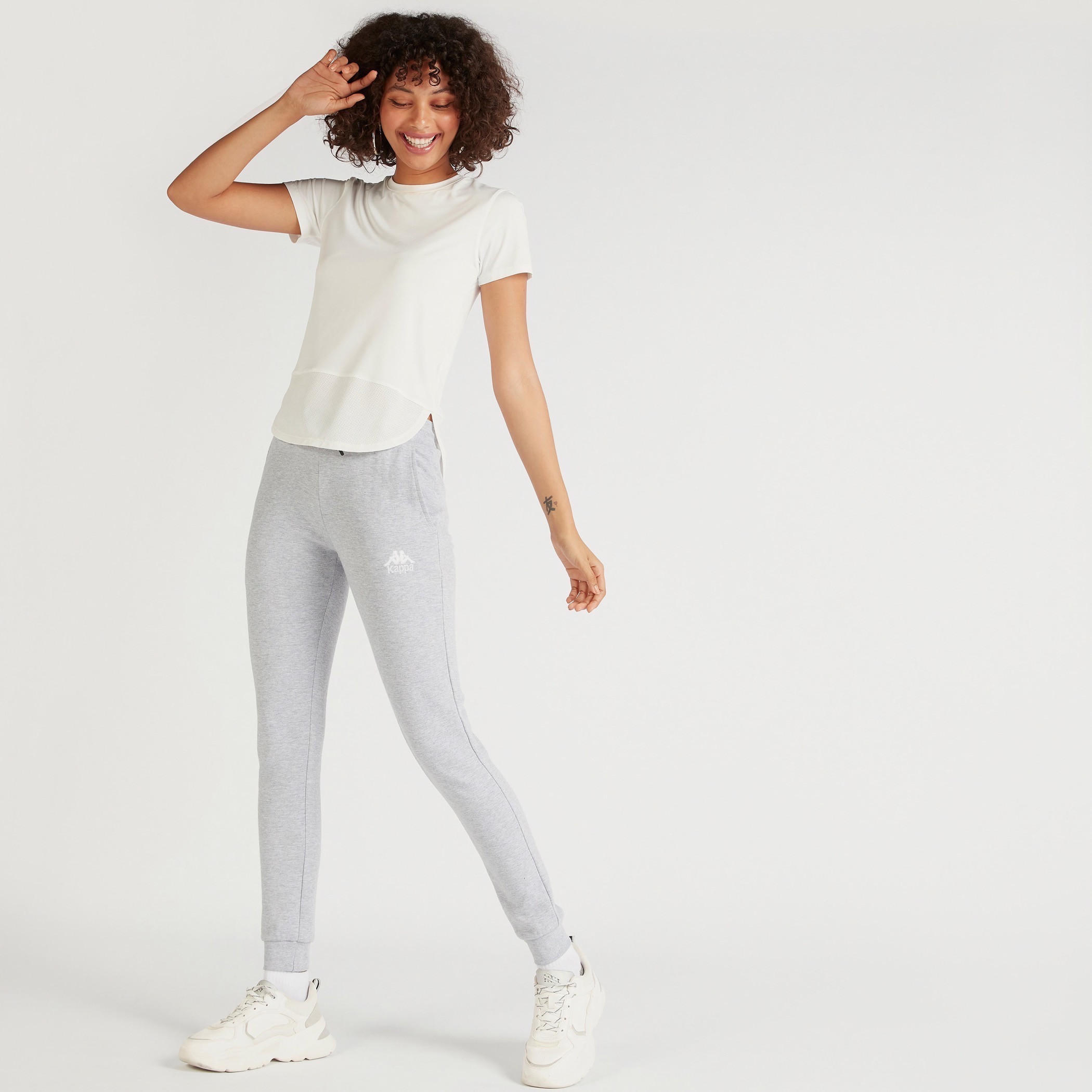 بنطلون رياضي بخصر مطّاطي وجيوب من كابا-women-clothing-bottoms-joggers-image-2