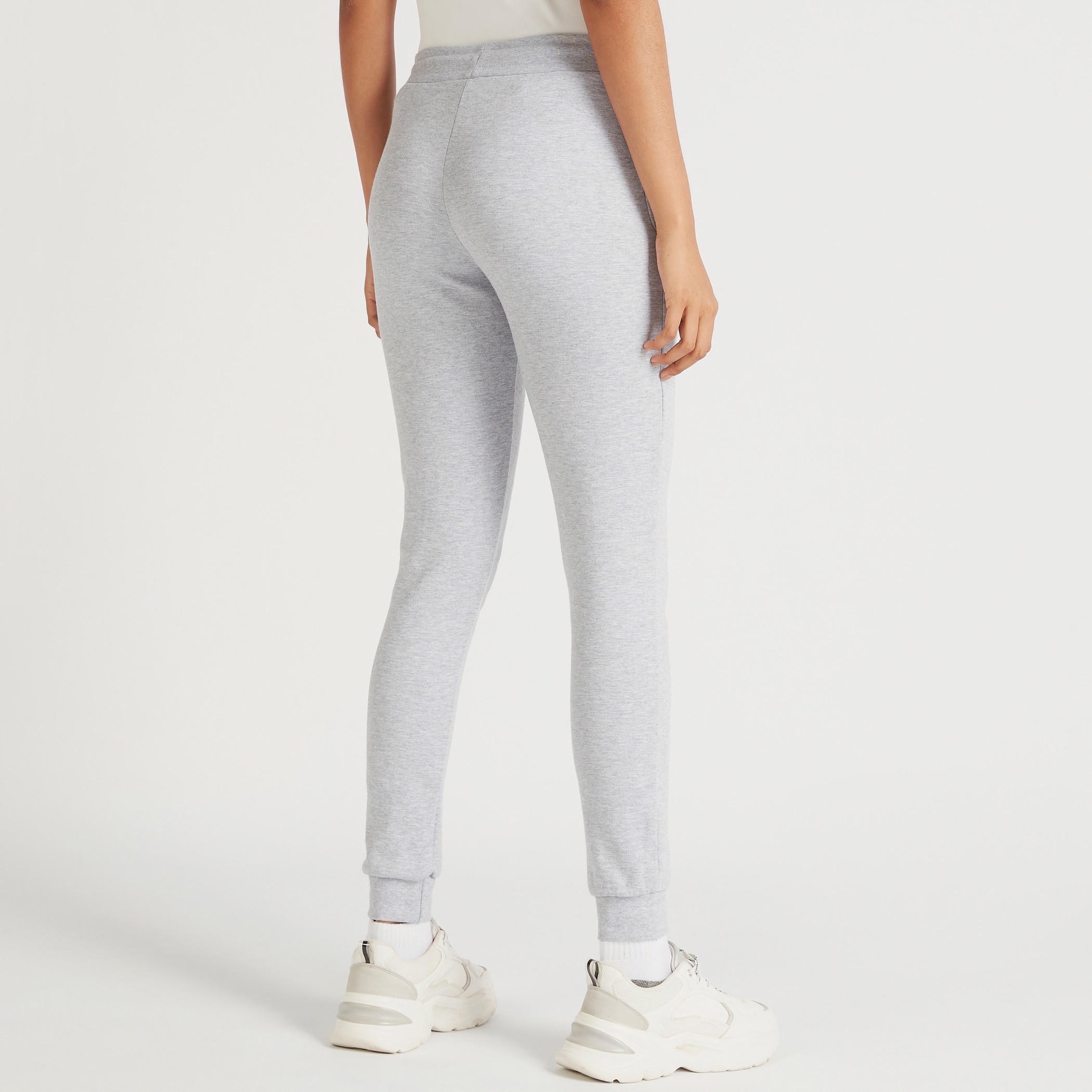 بنطلون رياضي بخصر مطّاطي وجيوب من كابا-women-clothing-bottoms-joggers-image-4