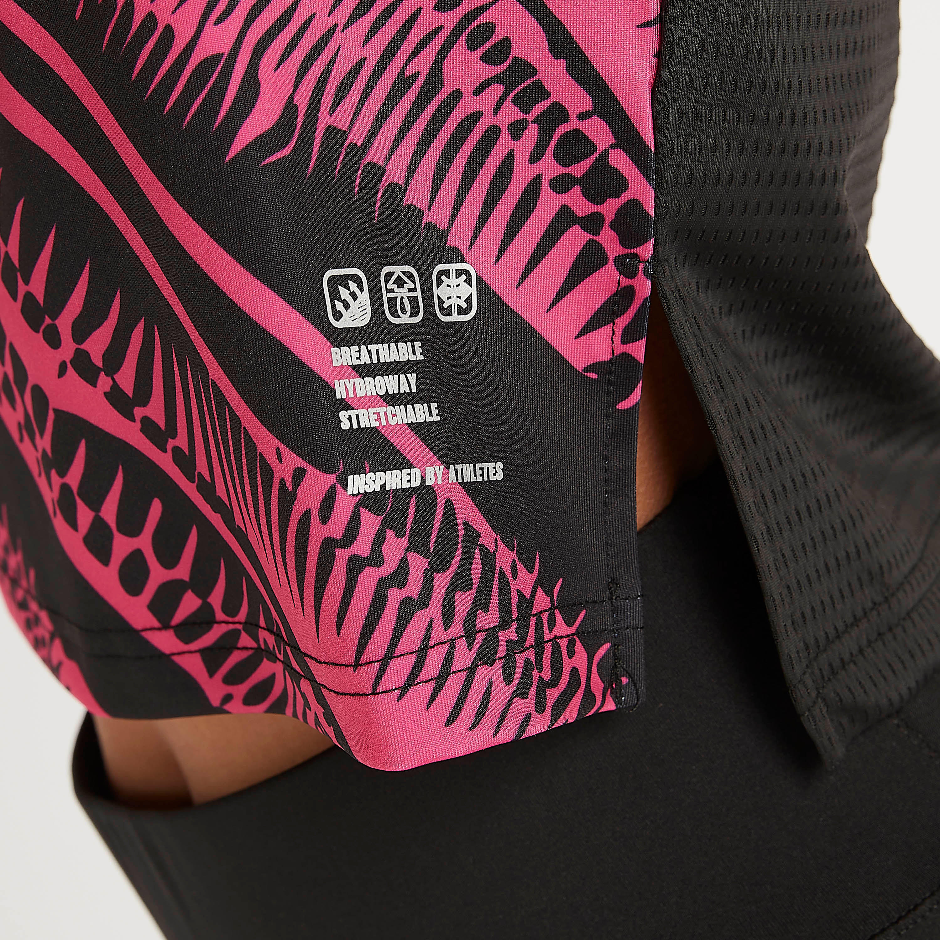 فيست بطبعات وياقة مستديرة من كابا-women-clothing-sportswearandactivewear-tshirtsandvests-image-3