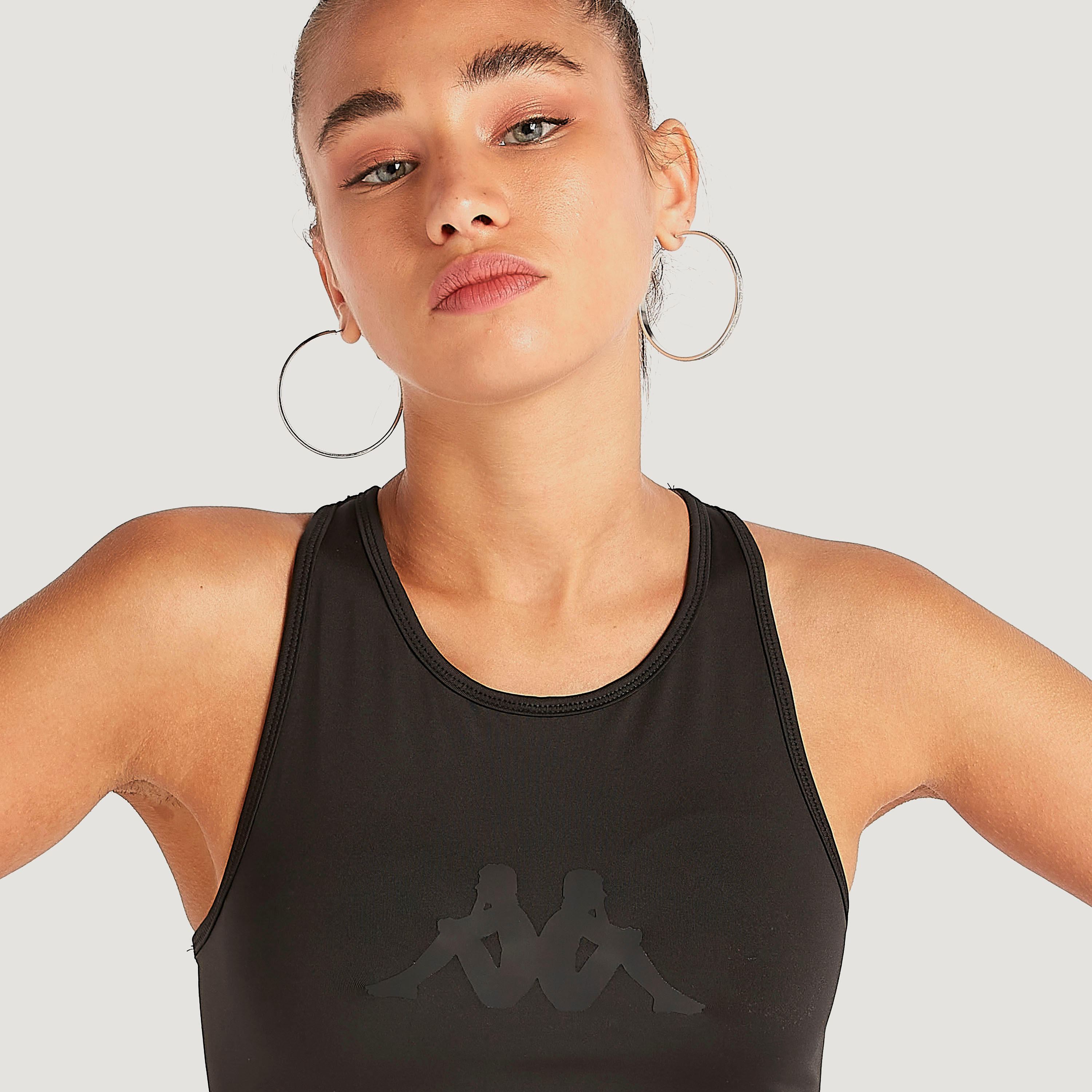 صدريّة رياضيّة داعمة عالية بطبعات شعاروظهر ريسر من كابا-sports-women-clothing-sportsbras-image-4