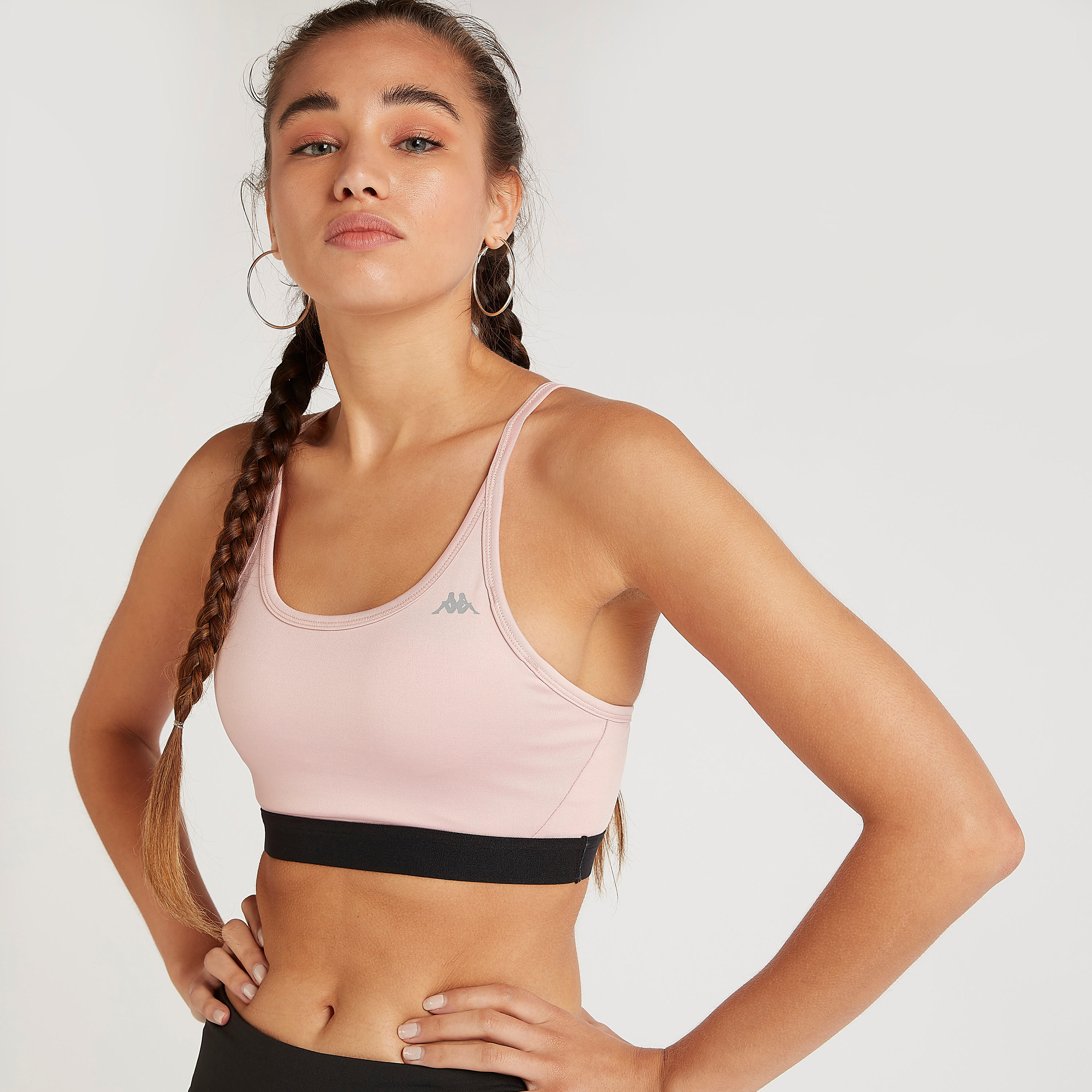 صدريّة رياضيّة سادة بياقة عميقة وتفاصيل شبكيّة من كابا-sports-women-clothing-sportsbras-image-1