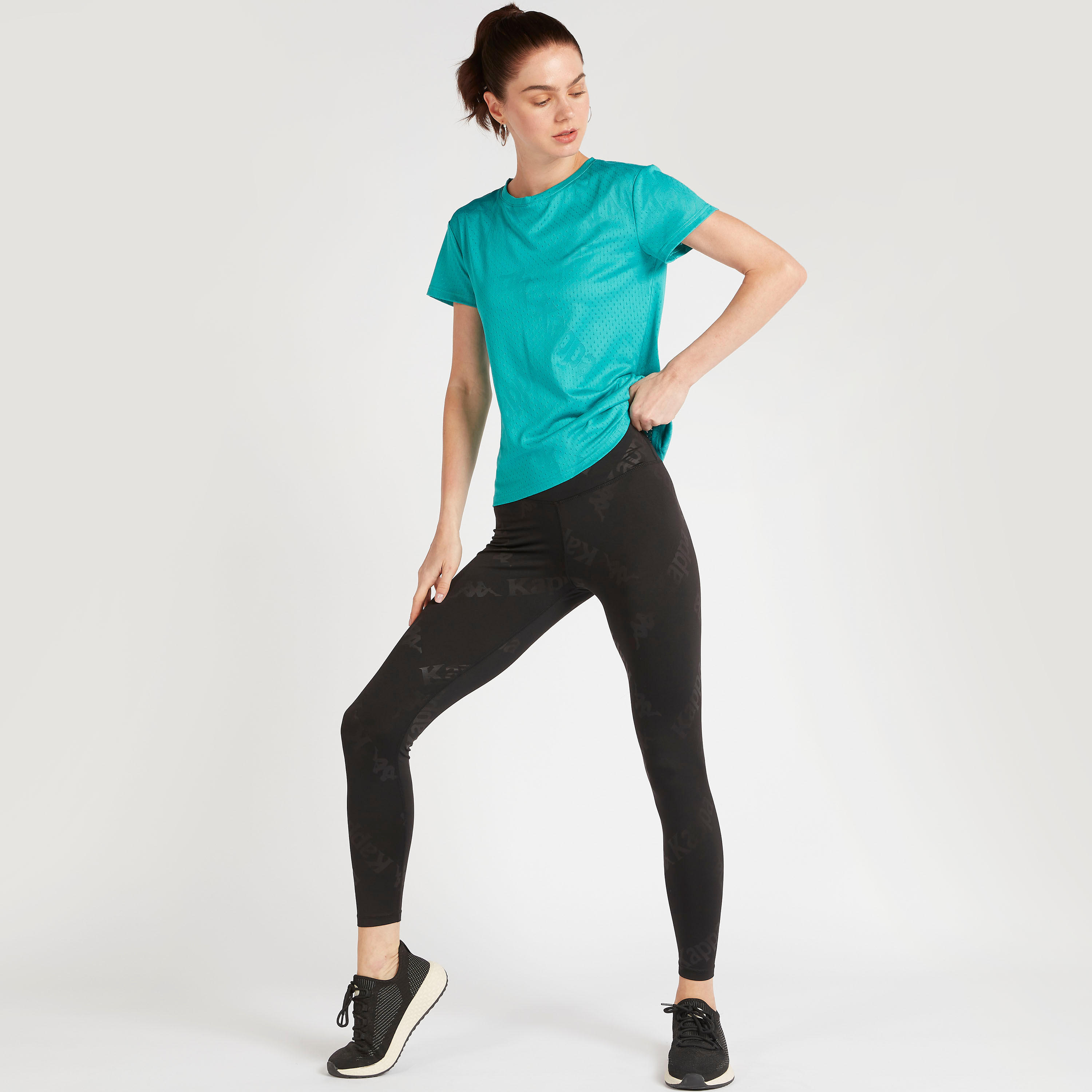 تيشيرت بارز الملمس بأكمام قصيرة من كابا-women-clothing-sportswearandactivewear-tshirtsandvests-image-2